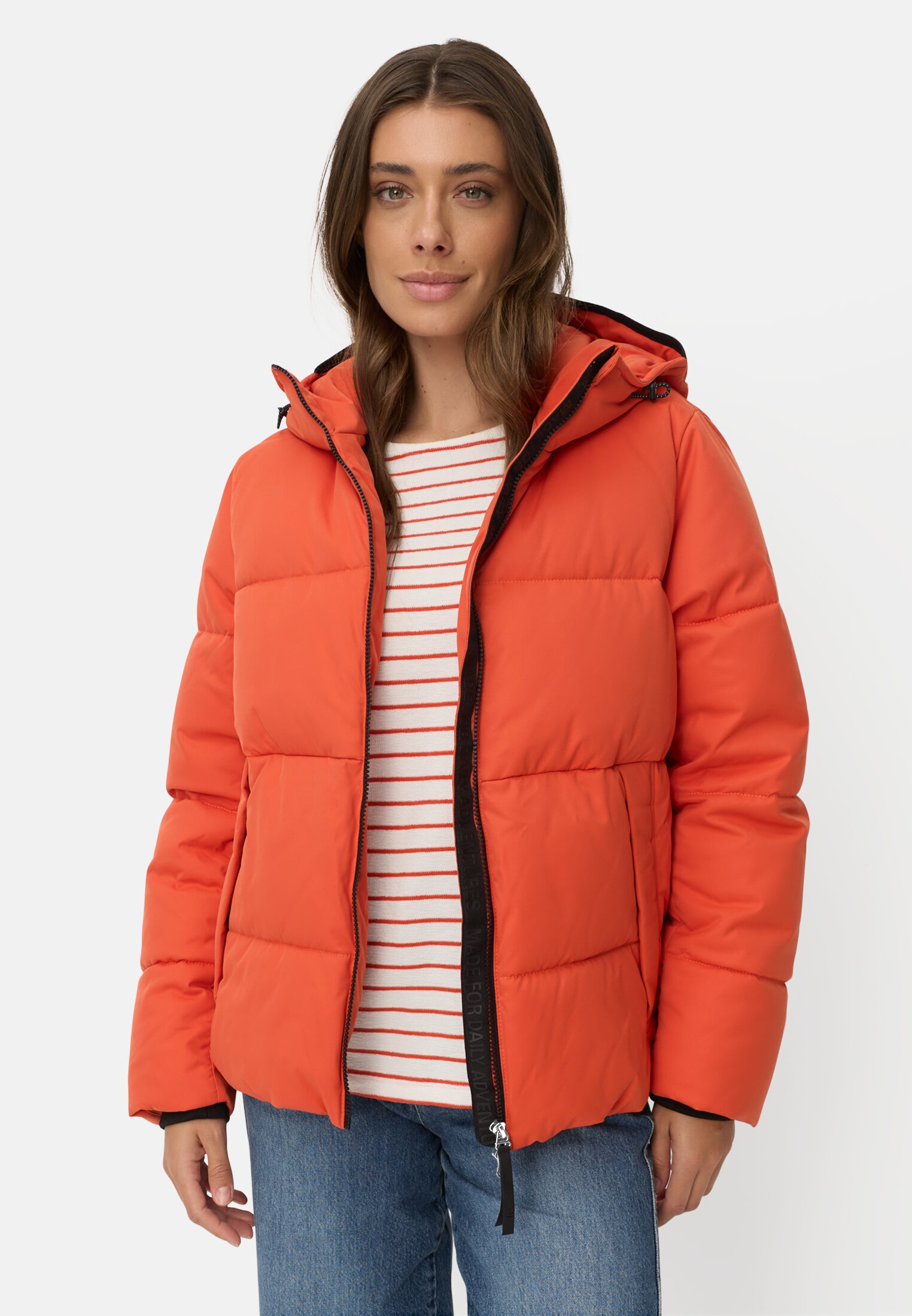 Damen Gefütterte Jacke mit reflektierenden Details Orange getragen vorn