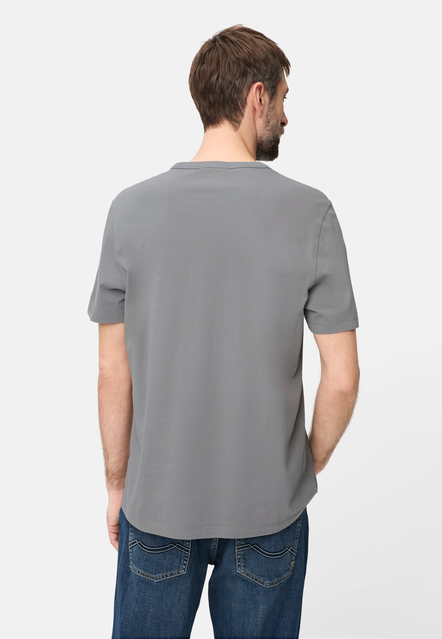 Herren T-Shirt mit Backprint Sturmblau getragen hinten