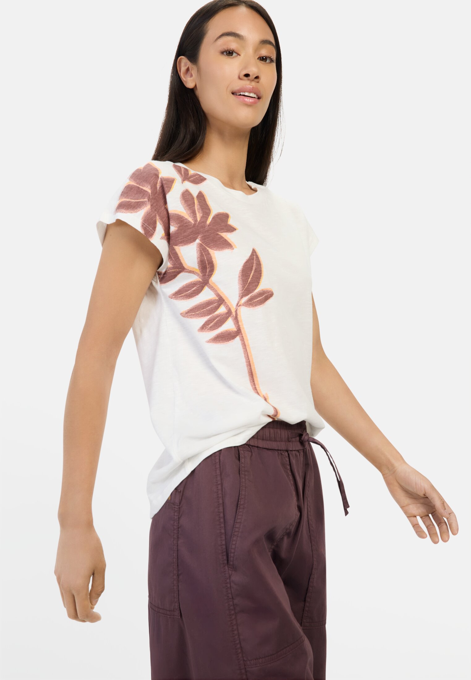 Women T-shirt with floral print made of cotton White worn emotional