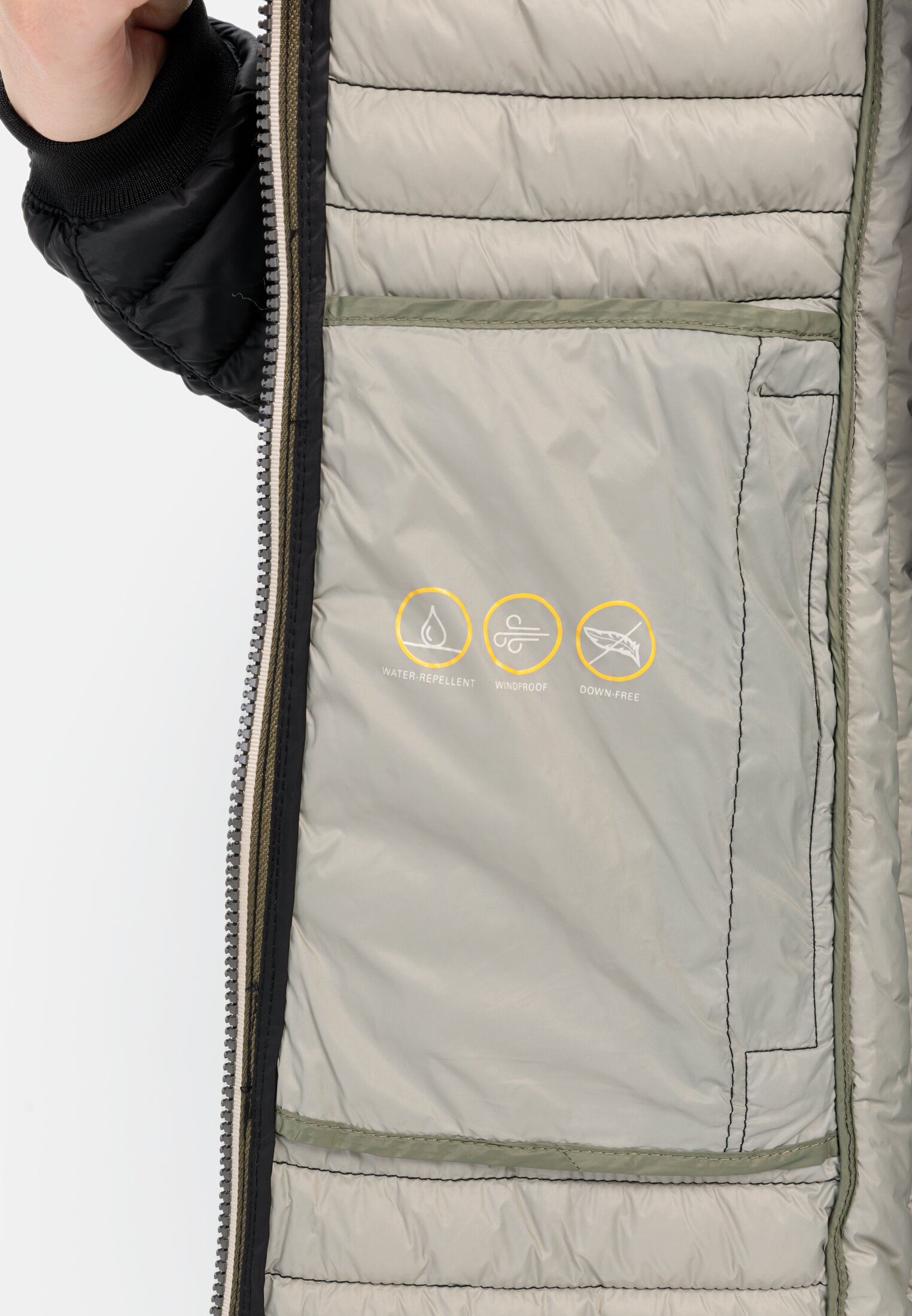 Women Quilted jacket made from recycled polyamide Black worn detail close