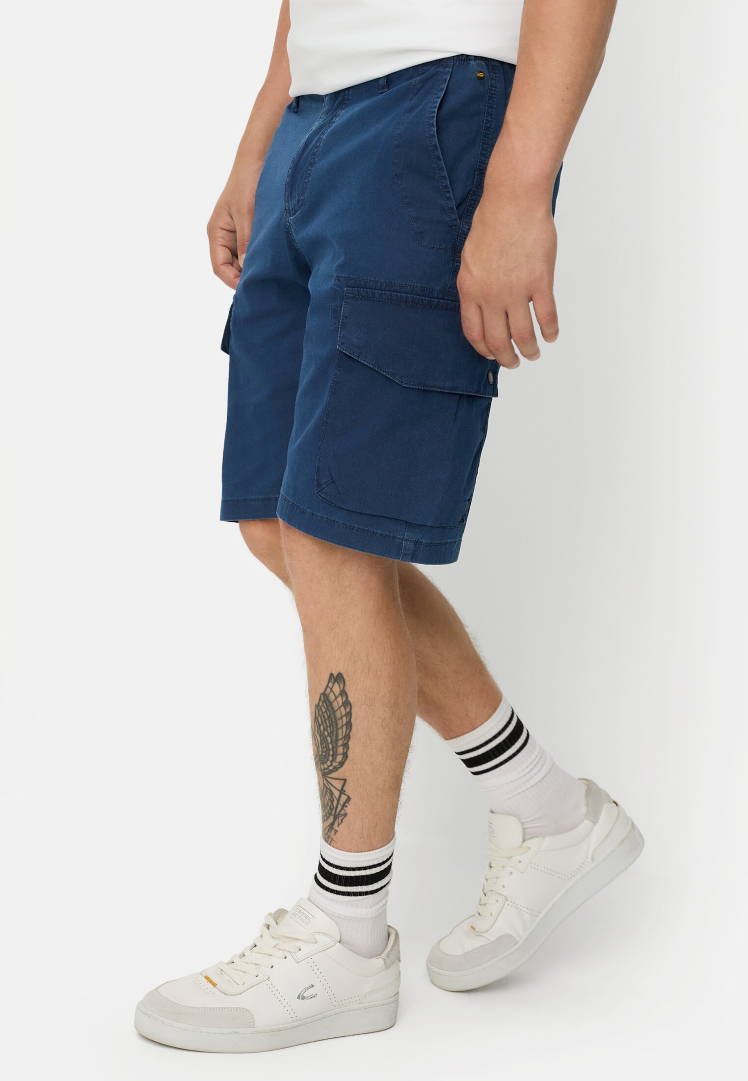 Men Cargo shorts with zipper Indigo Blue worn emotional