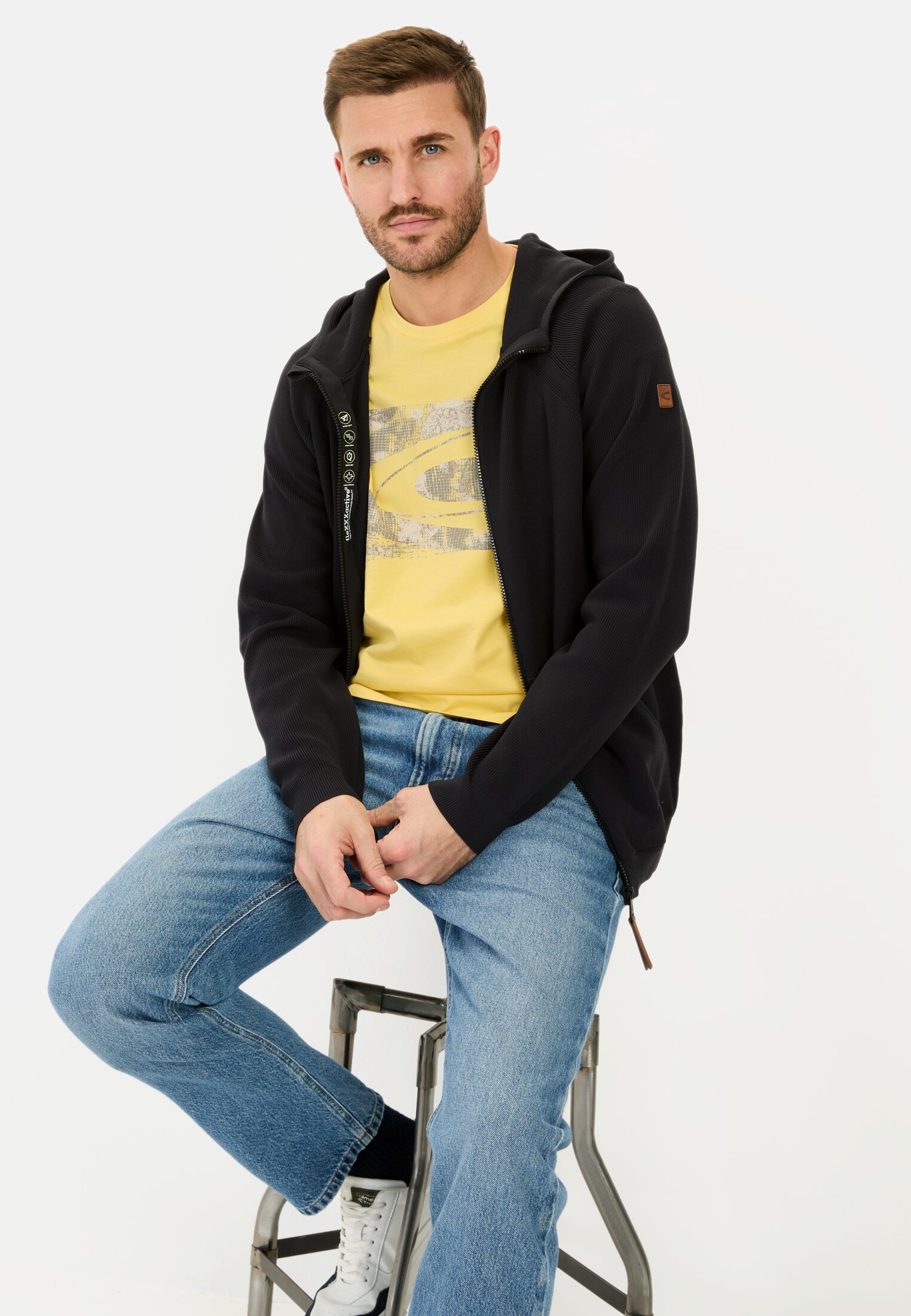 Men T-shirt made from organic cotton Citron worn emotional