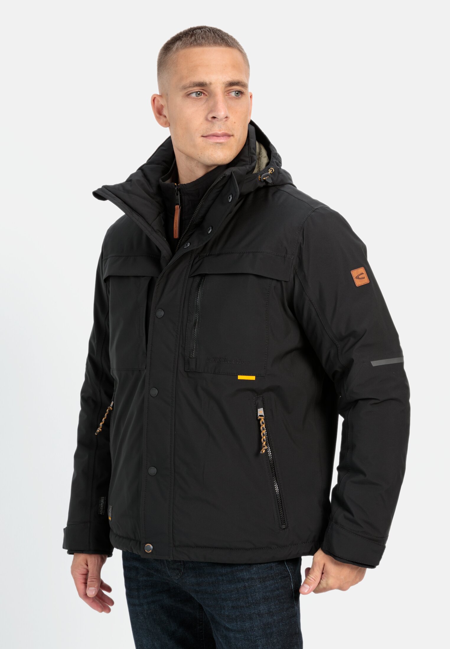 Herren teXXXactive® Funktionsjacke mit abnehmbarer Kapuze Schwarz getragen vorn