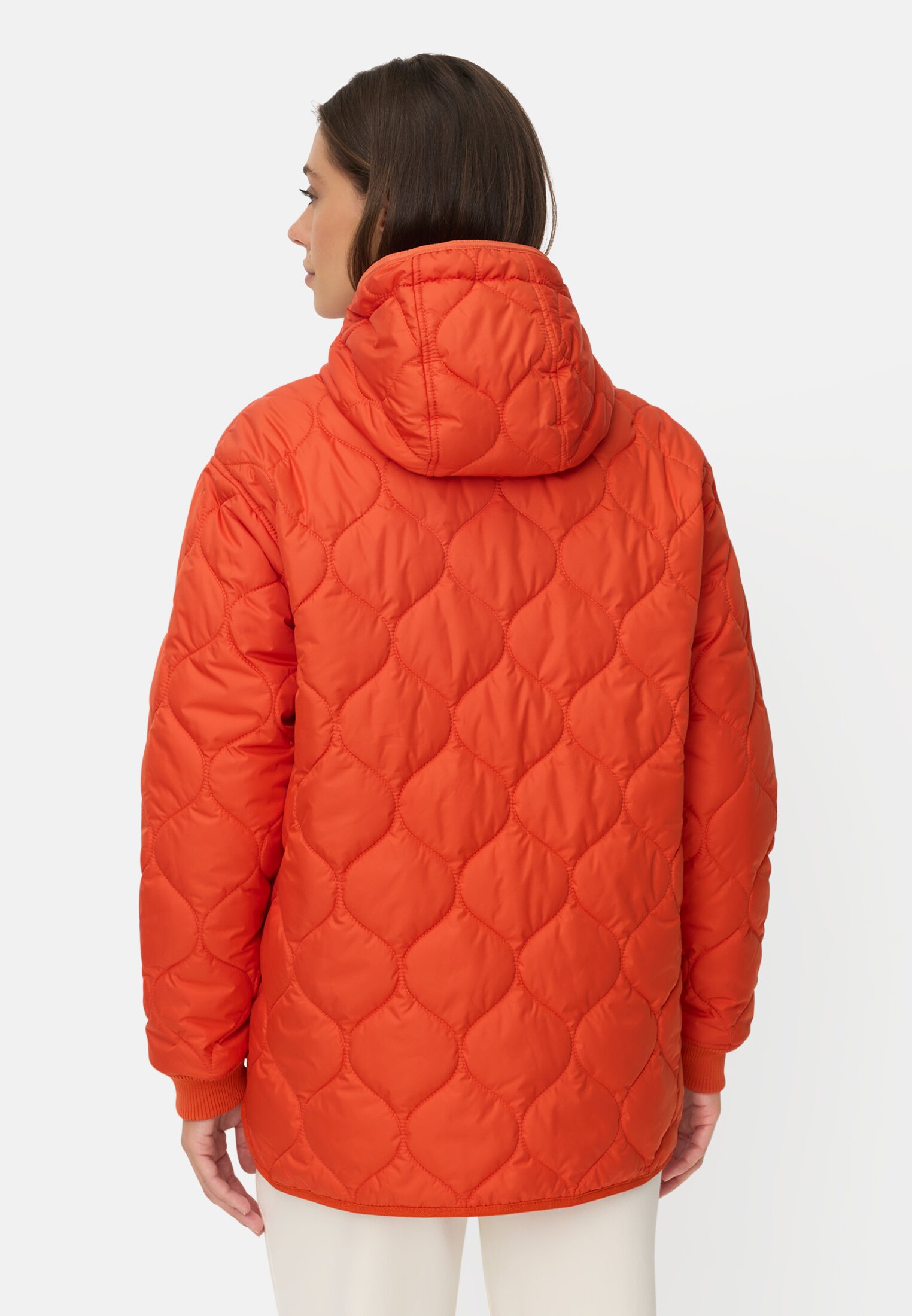 Women Water-repellent oversized jacket with 2-way zipper Orange worn back