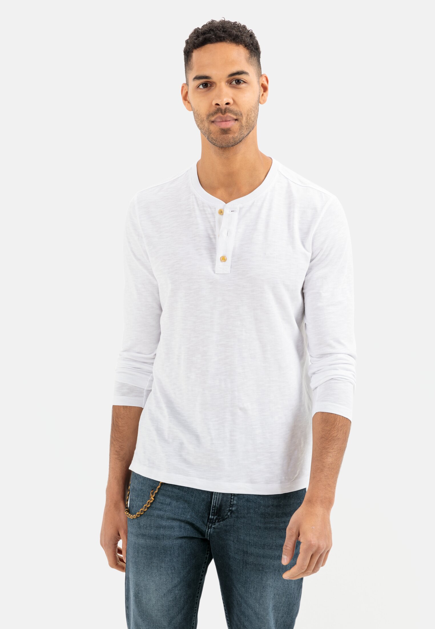 Men Lightweight long-sleeved shirt with henley collar in pure organic cotton White worn front