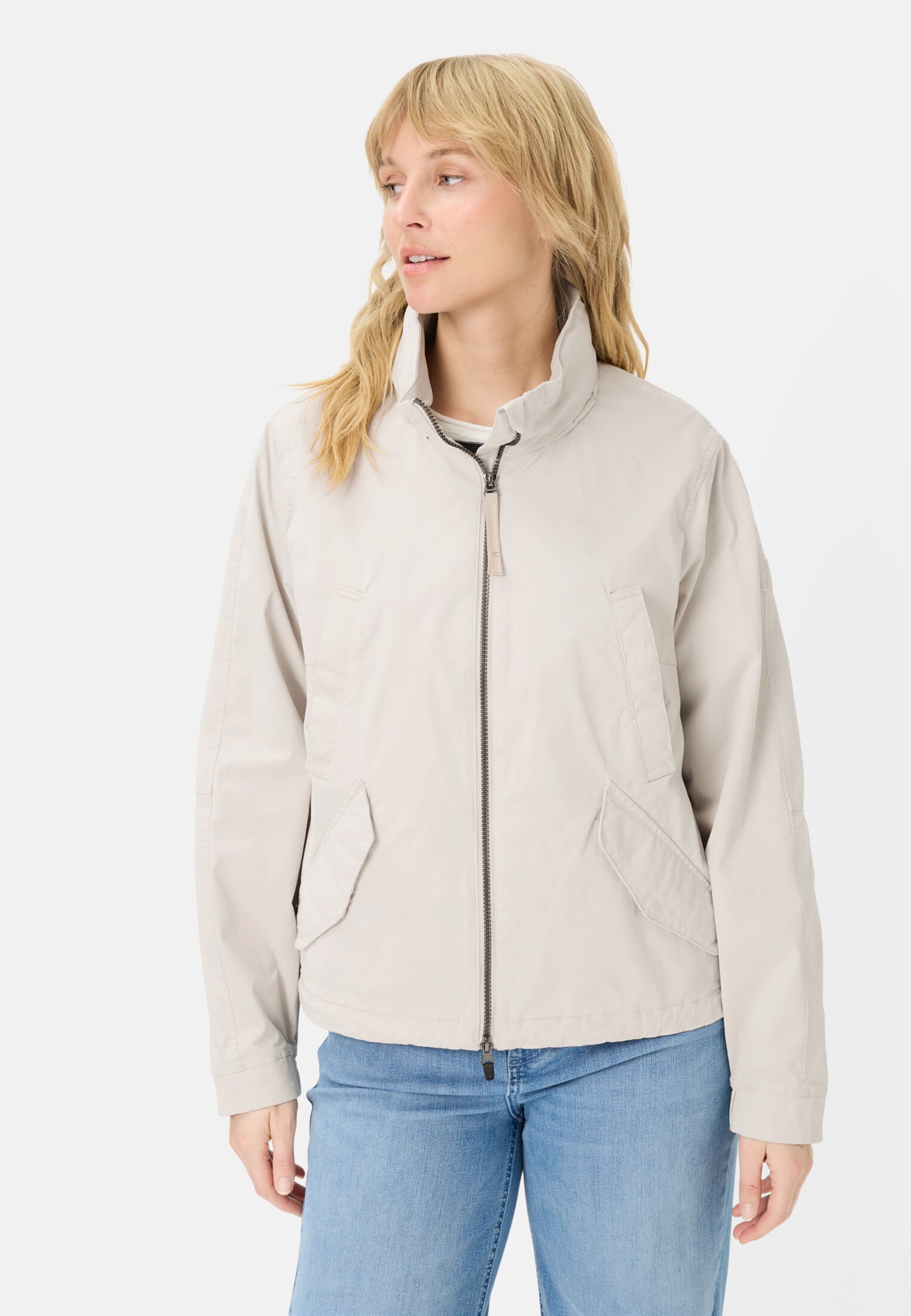 Damen Jacke mit ausrollbarer Kapuze Perlweiß getragen vorn