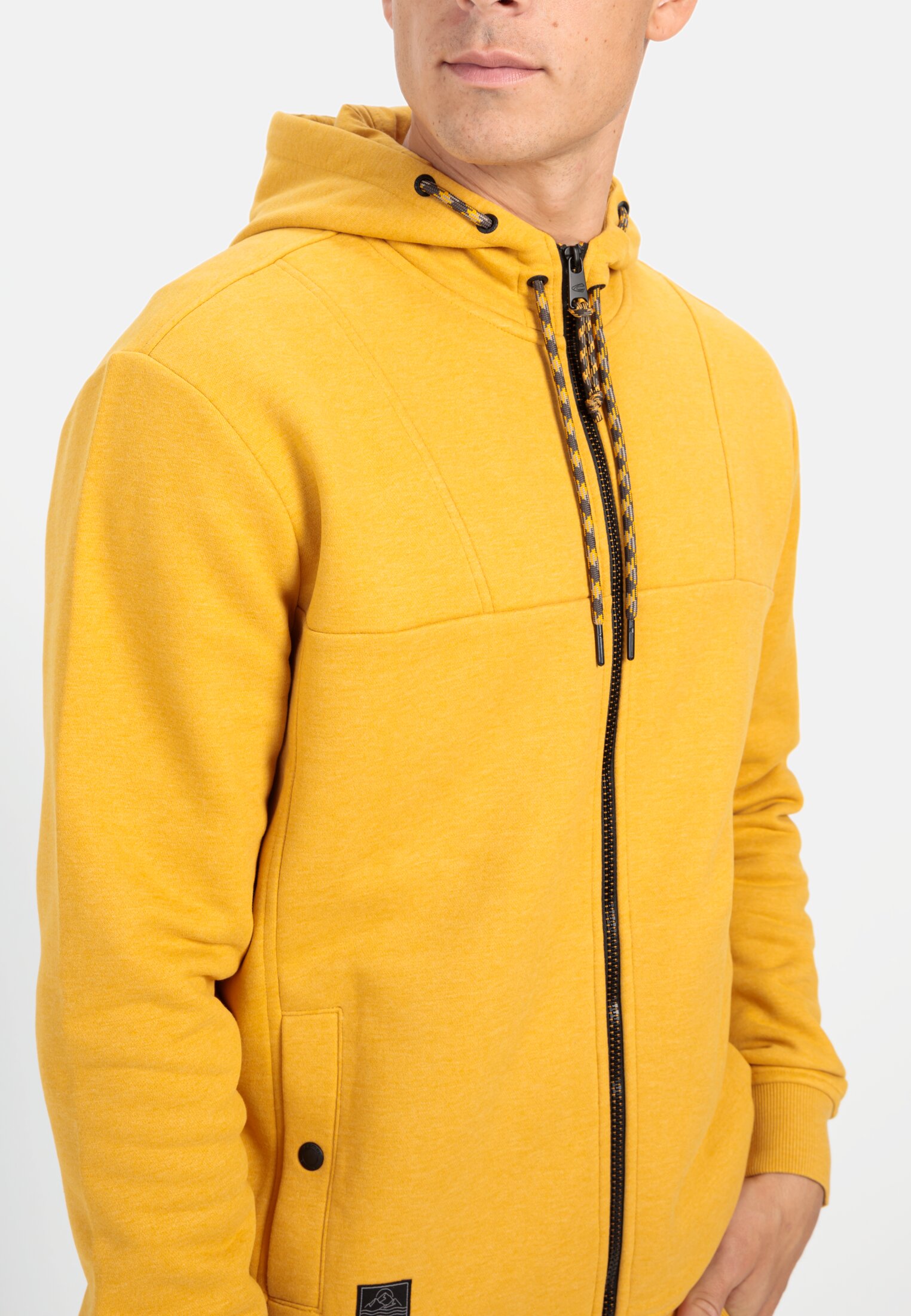 Herren Sweatjacke aus einem Organic Cotton mix Gelb getragen detailliert nah