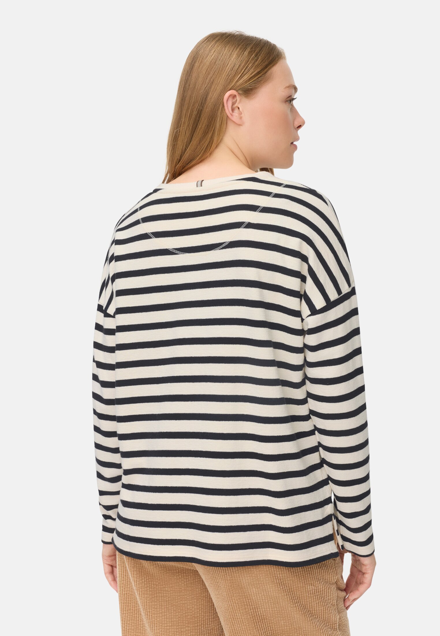 Damen Langarmshirt mit Knopfverschluss Kaviar getragen hinten