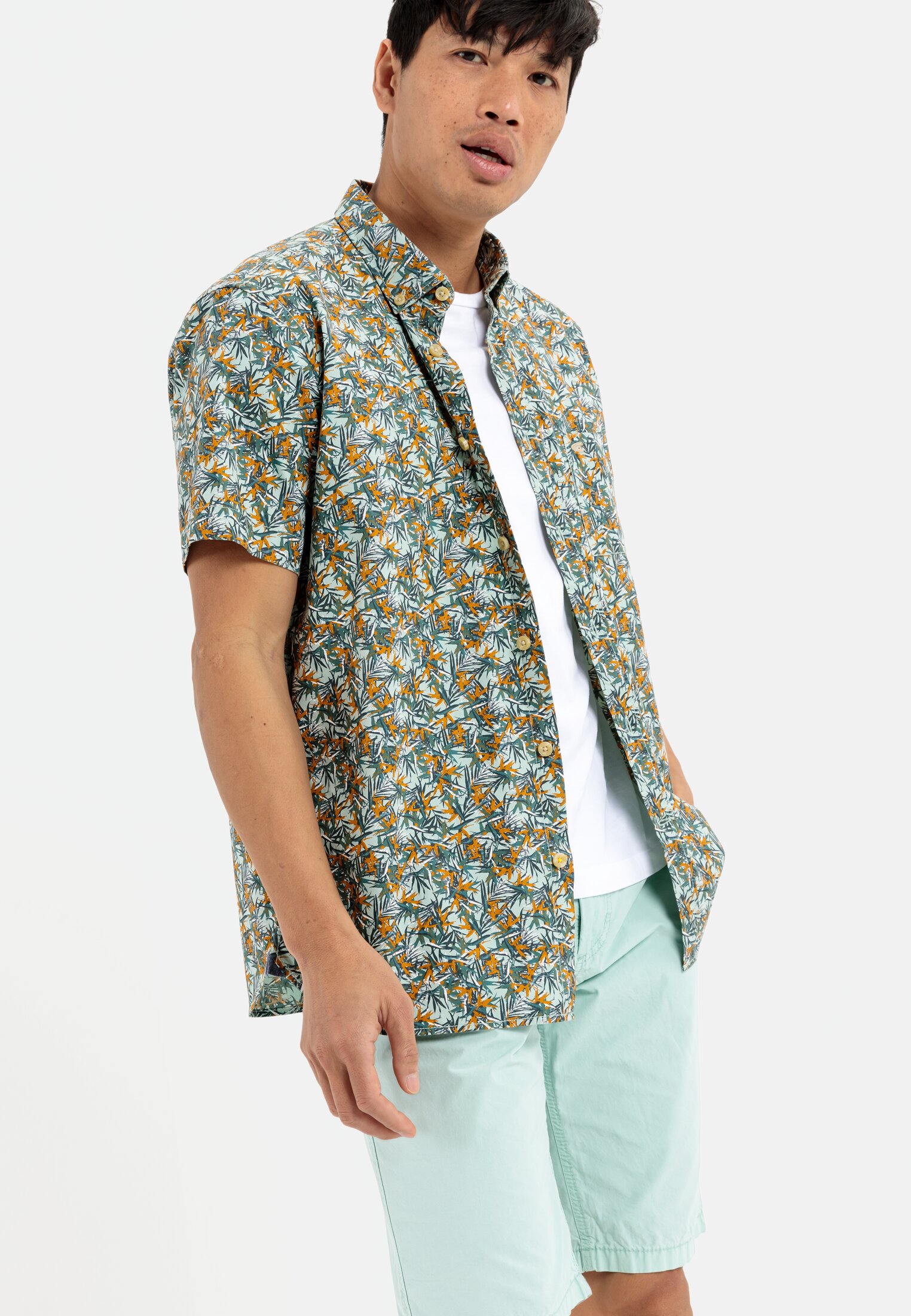 Men Shortsleeve shirt with allover-print Green-Orange worn emotional
