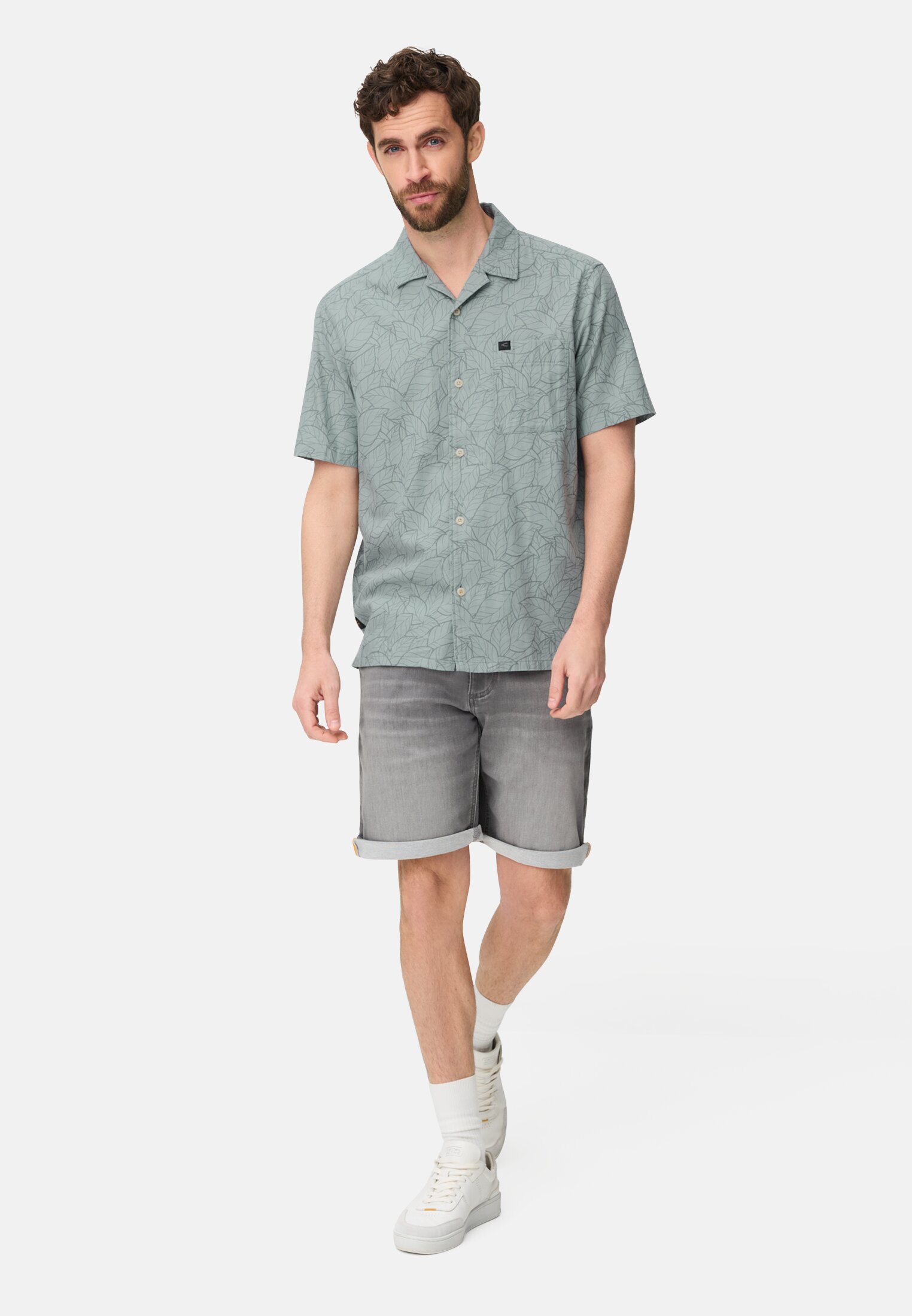 Heren kortemouwen overhemd met borstzakken Stormblauw gedragen voor lichaam compleet