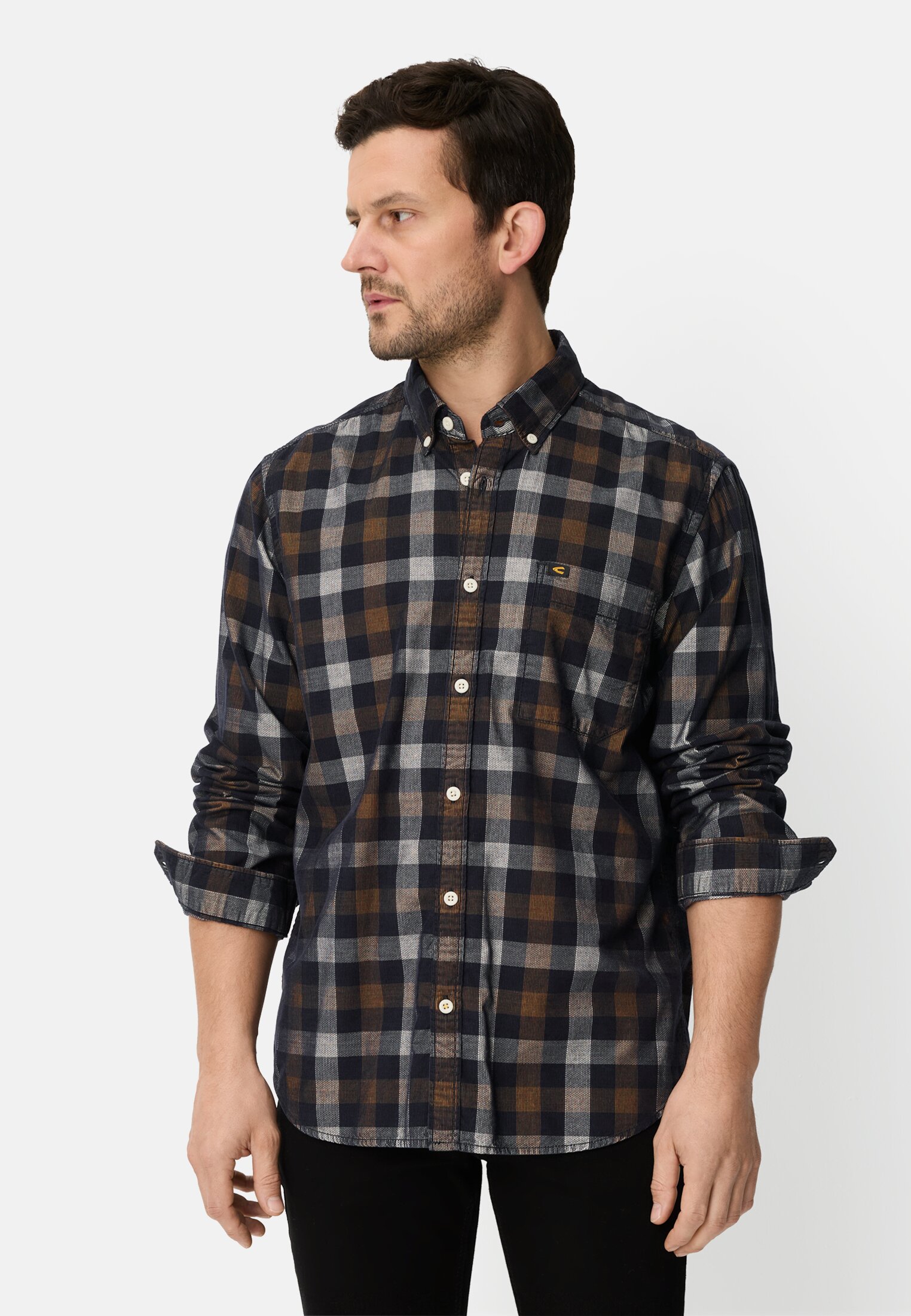Herren Kariertes Langarm Hemd mit Brusttasche Dunkelbraun getragen vorn