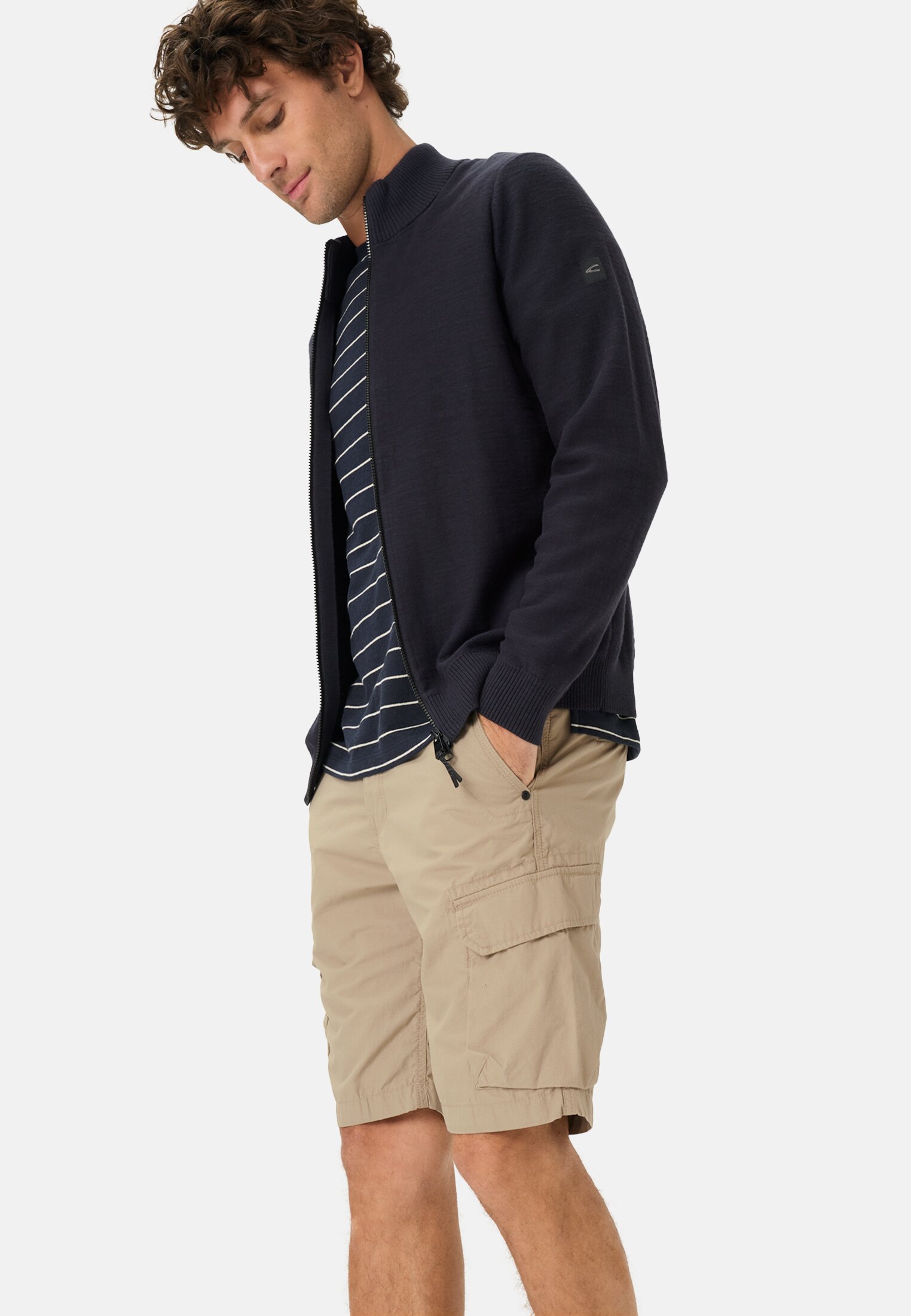 Herren Cargoshorts aus reiner Baumwolle Beige getragen emotional