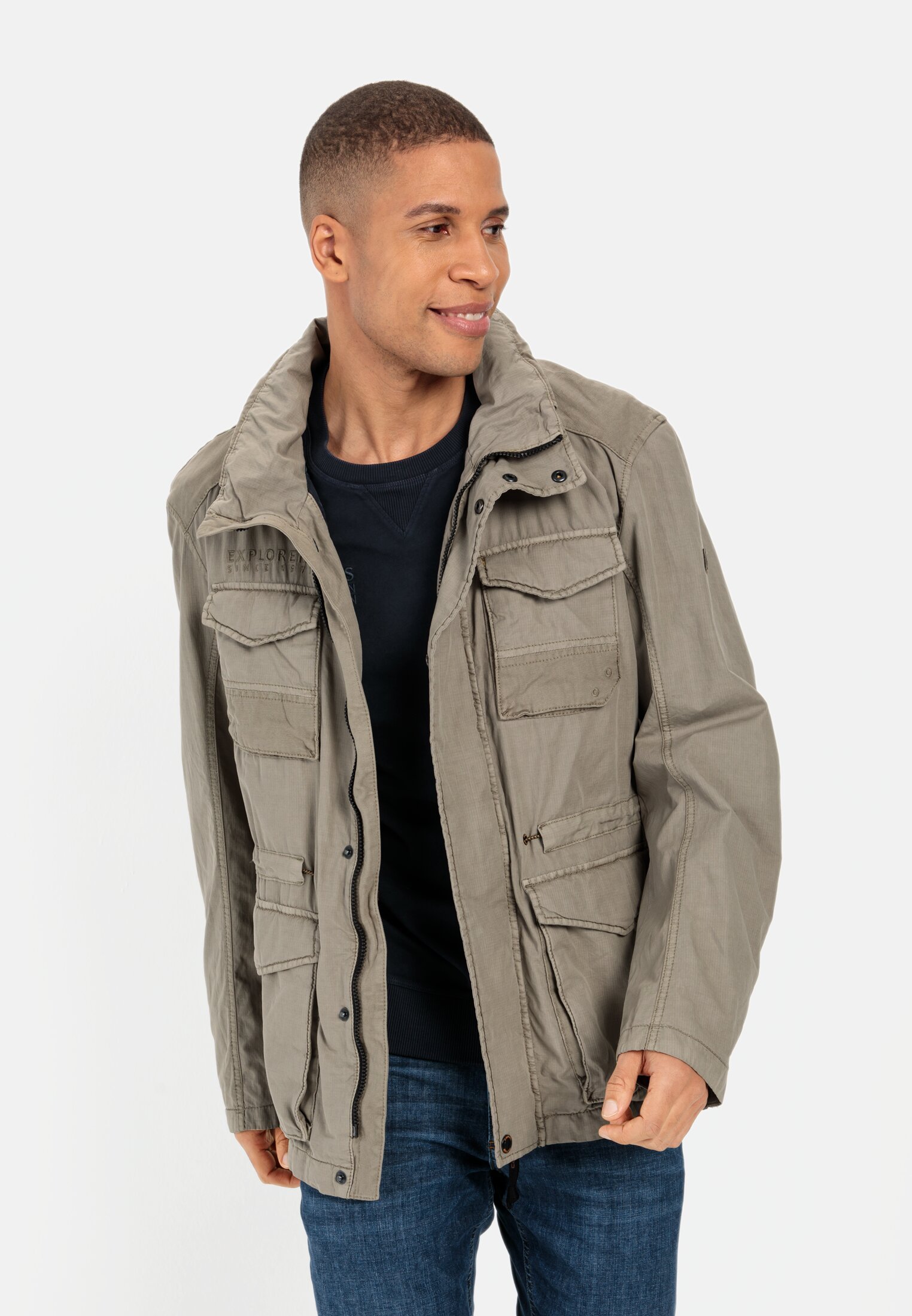 Herren Fieldjacket aus reiner Baumwolle Khaki getragen vorn