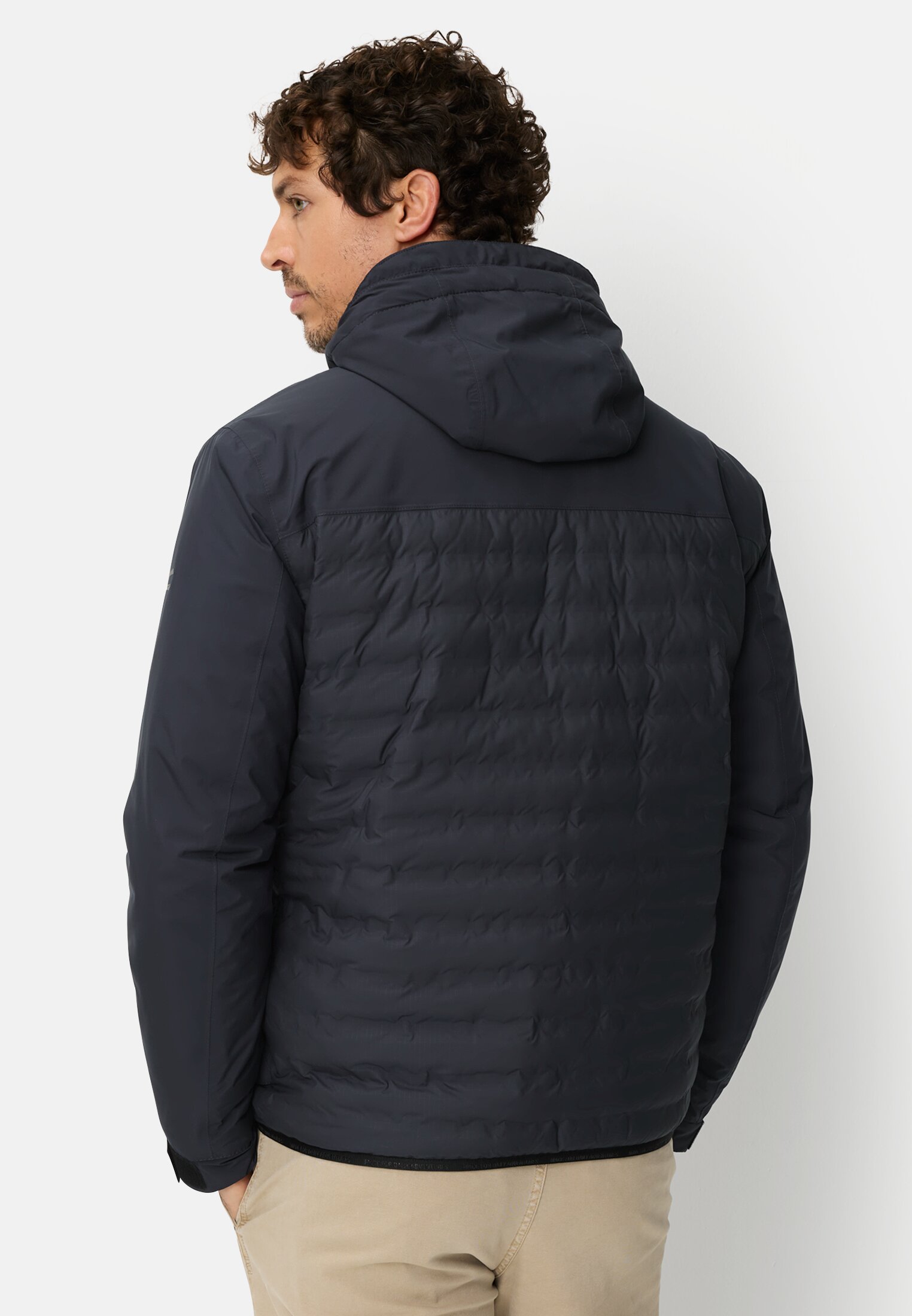 Heren teXXXactive® jas met afneembare capuchon Marineblauw gedragen achter