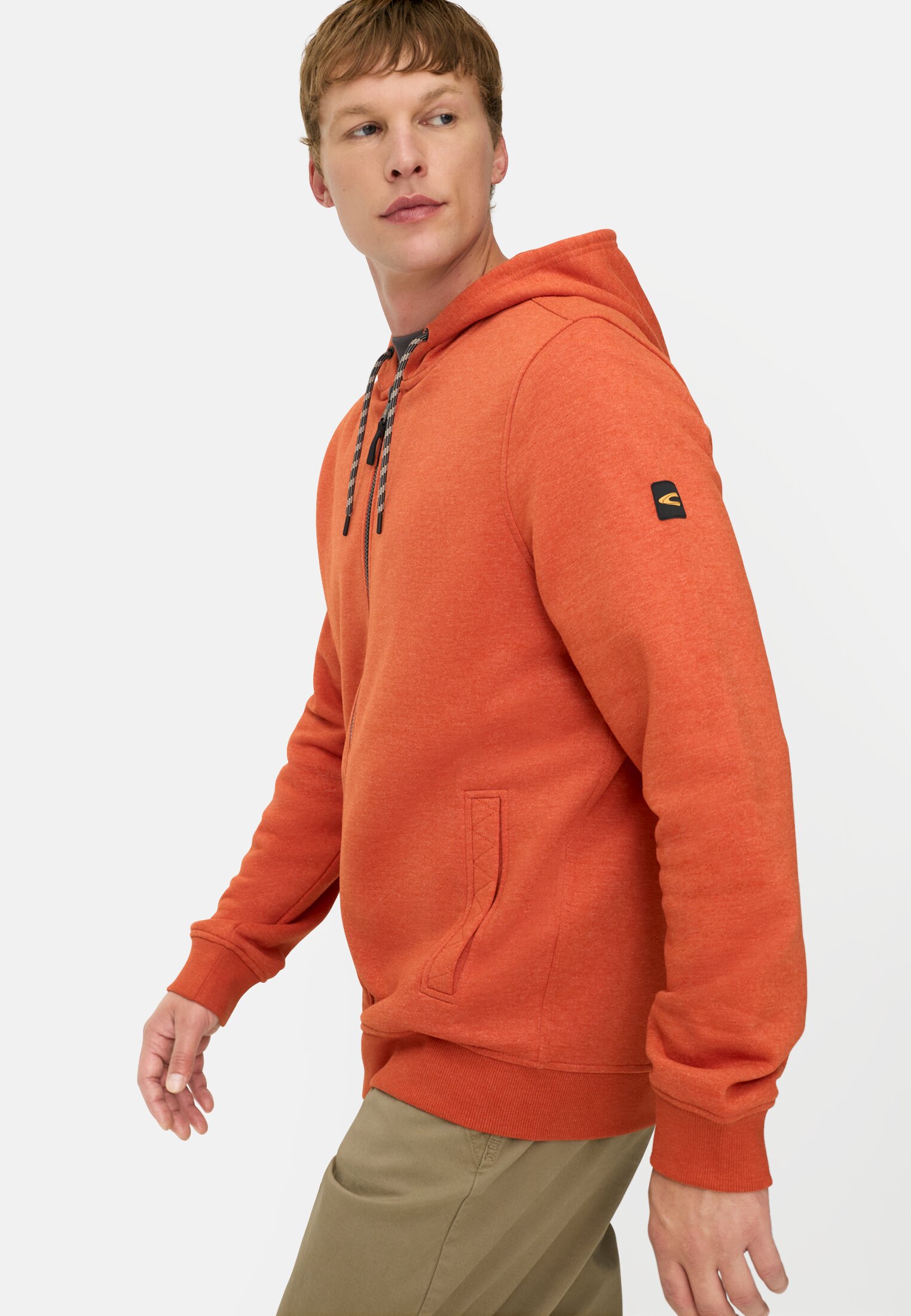 Herren Kapuzenjacke mit verstellbarem Kordelzug Orange getragen emotional