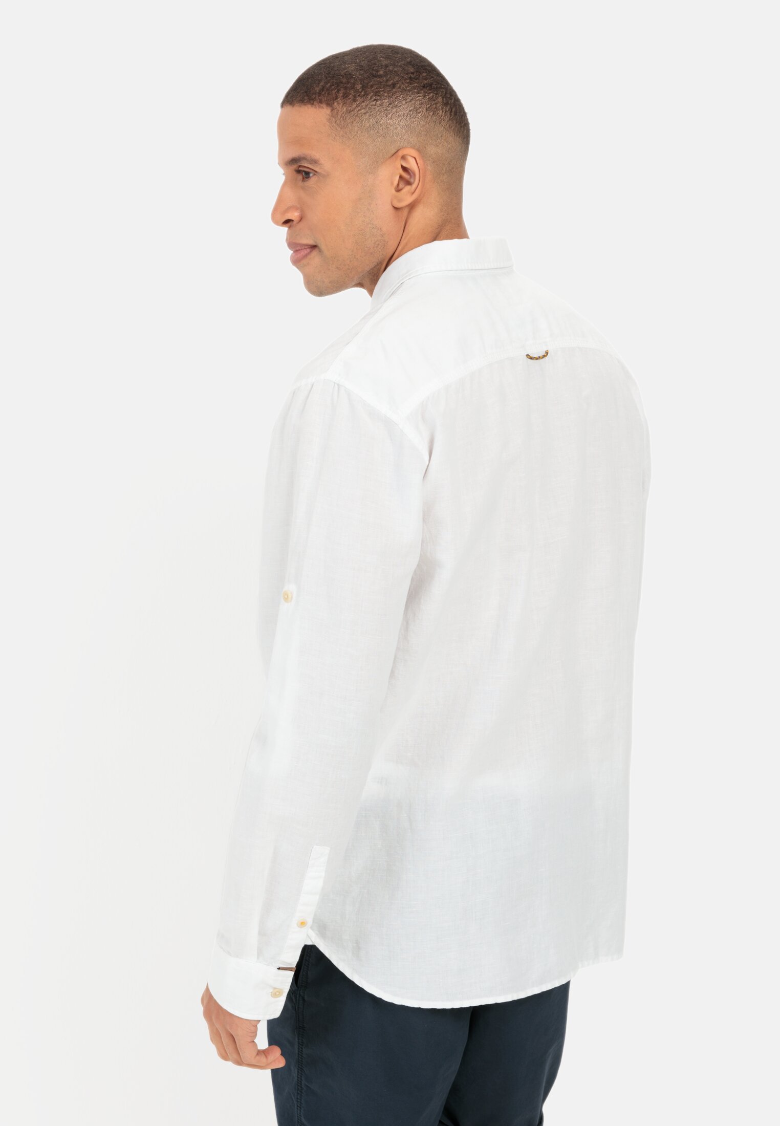 Men Long-sleeved shirt in a lightweight linen blend White worn back
