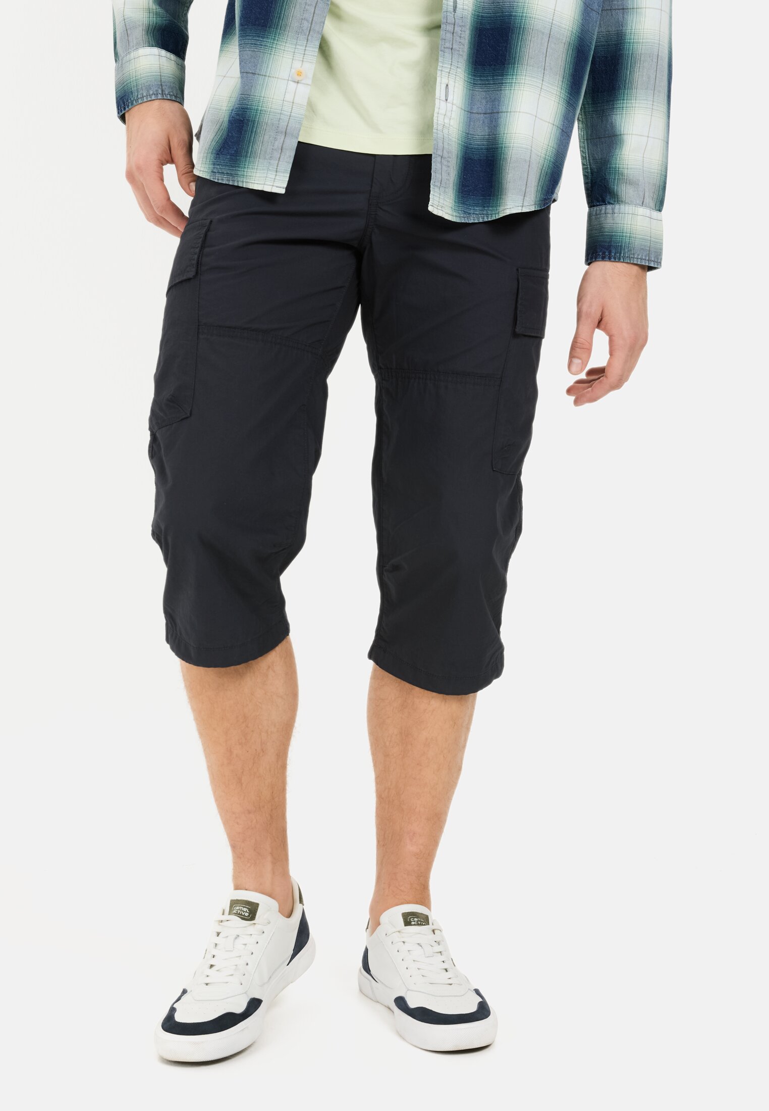 Heren 3/4 cargoshort met regular fit Donker Blauw gedragen voor