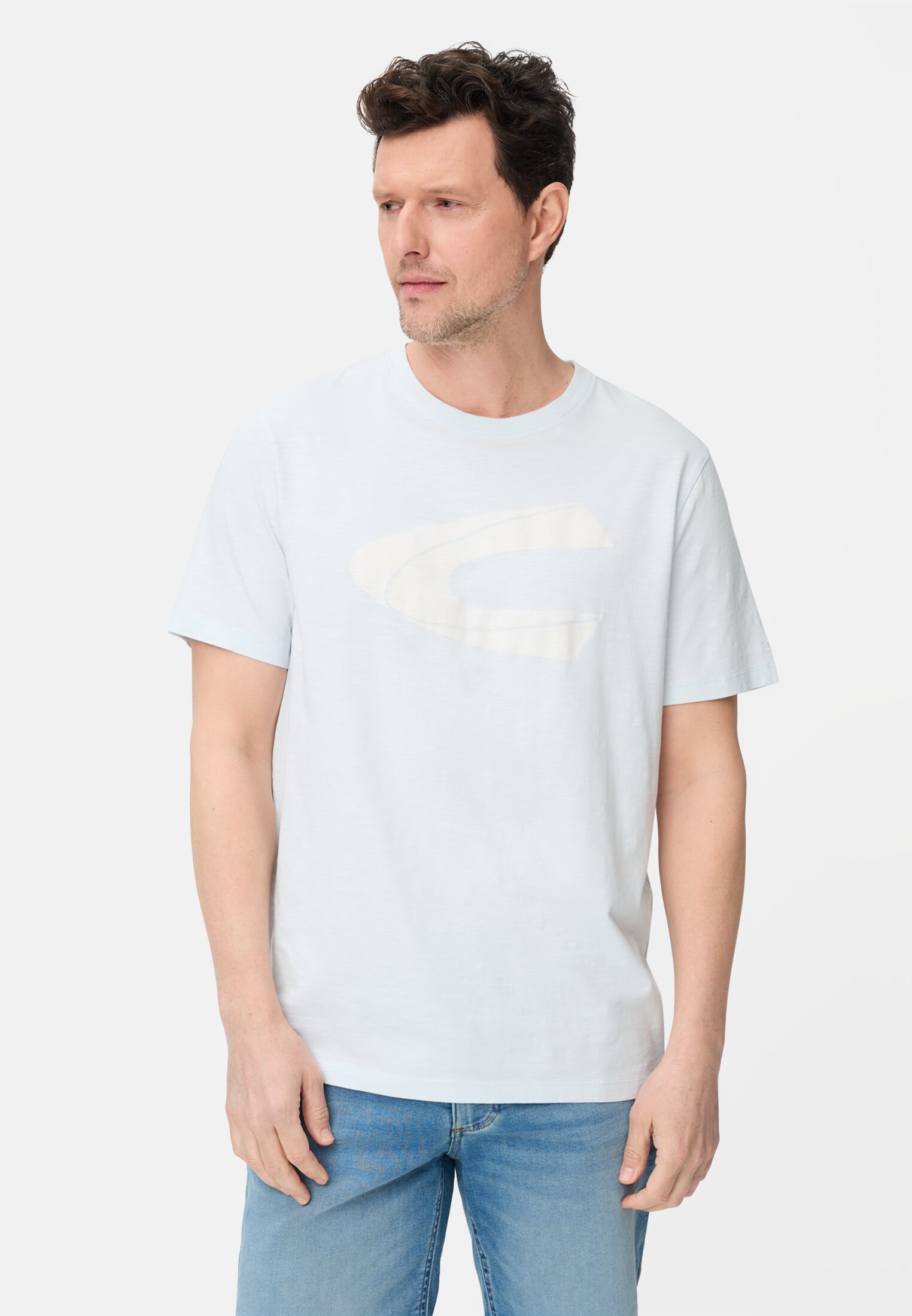 Herren T-Shirt mit reflektierenden Details Himmelblau getragen vorn
