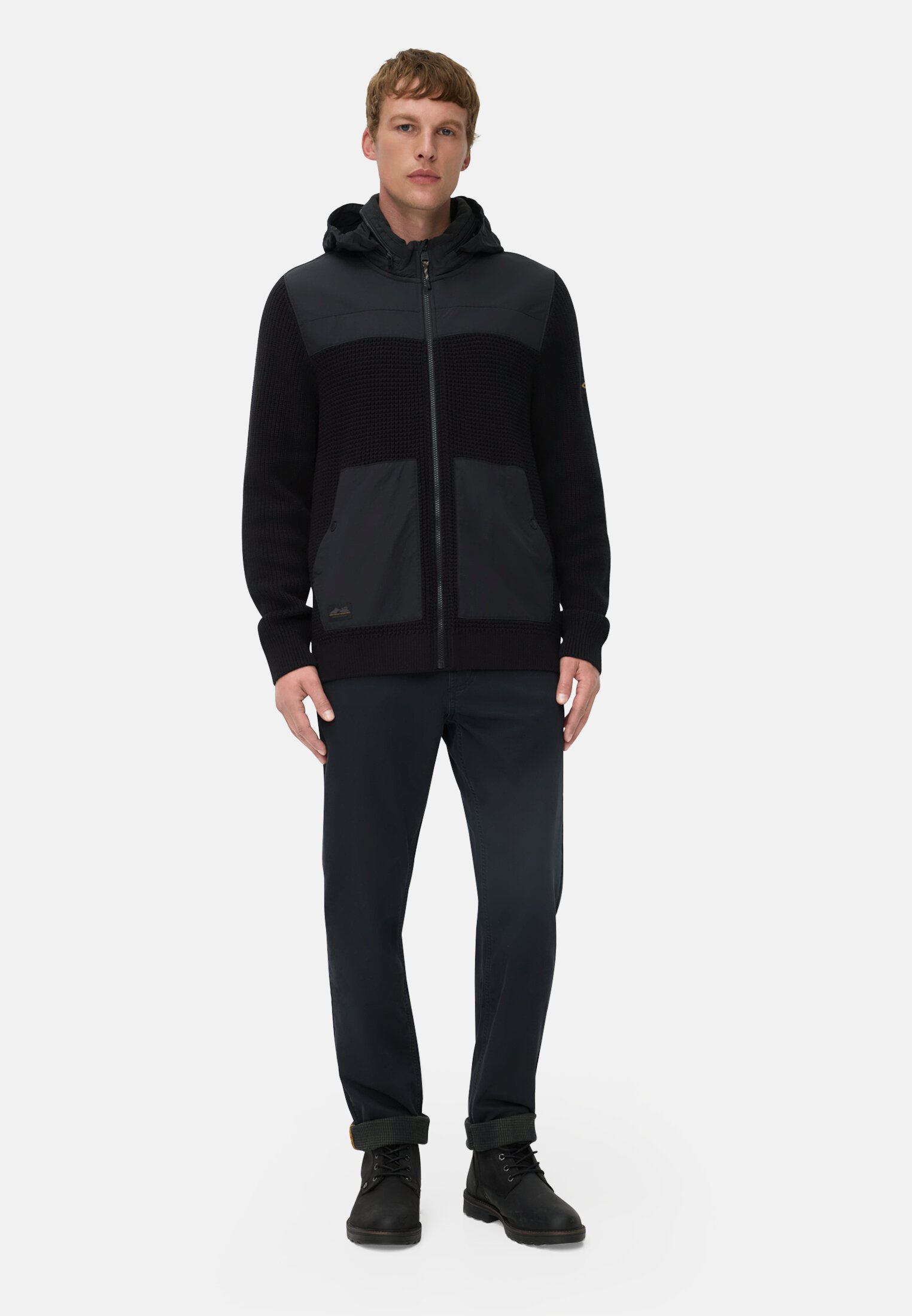 MI_409501-6K22-88_M3-00 Heren Vest met oprolbare capuchon Zwart gedragen voor lichaam compleet