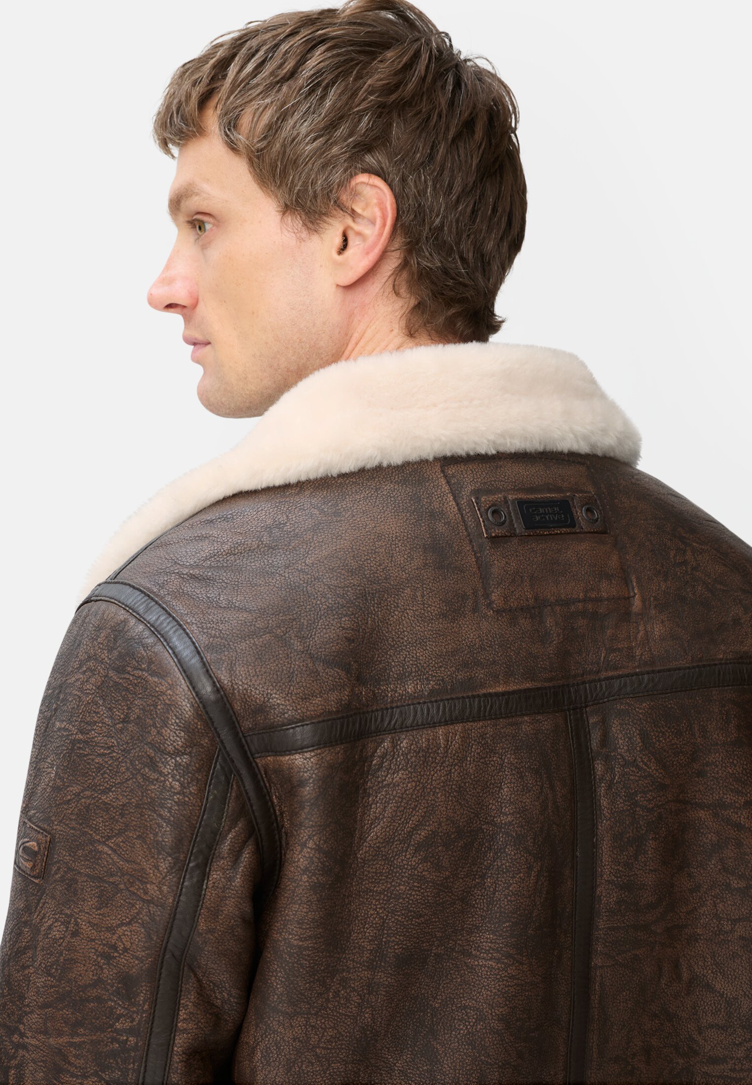Herren Gefütterte Lederjacke mit Innentasche Dunkelbraun getragen detailliert nah
