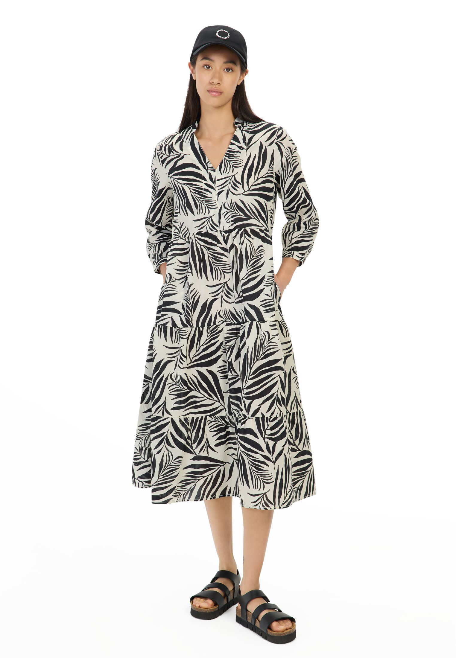 Women Midi summer dress with all-over print Black worn front