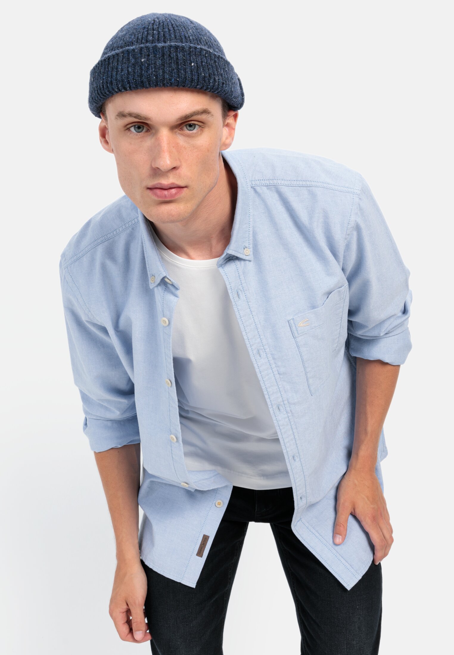 Heren Oxford overhemd van gecertificeerd organic cotton Lichtblauw gedragen emotional 