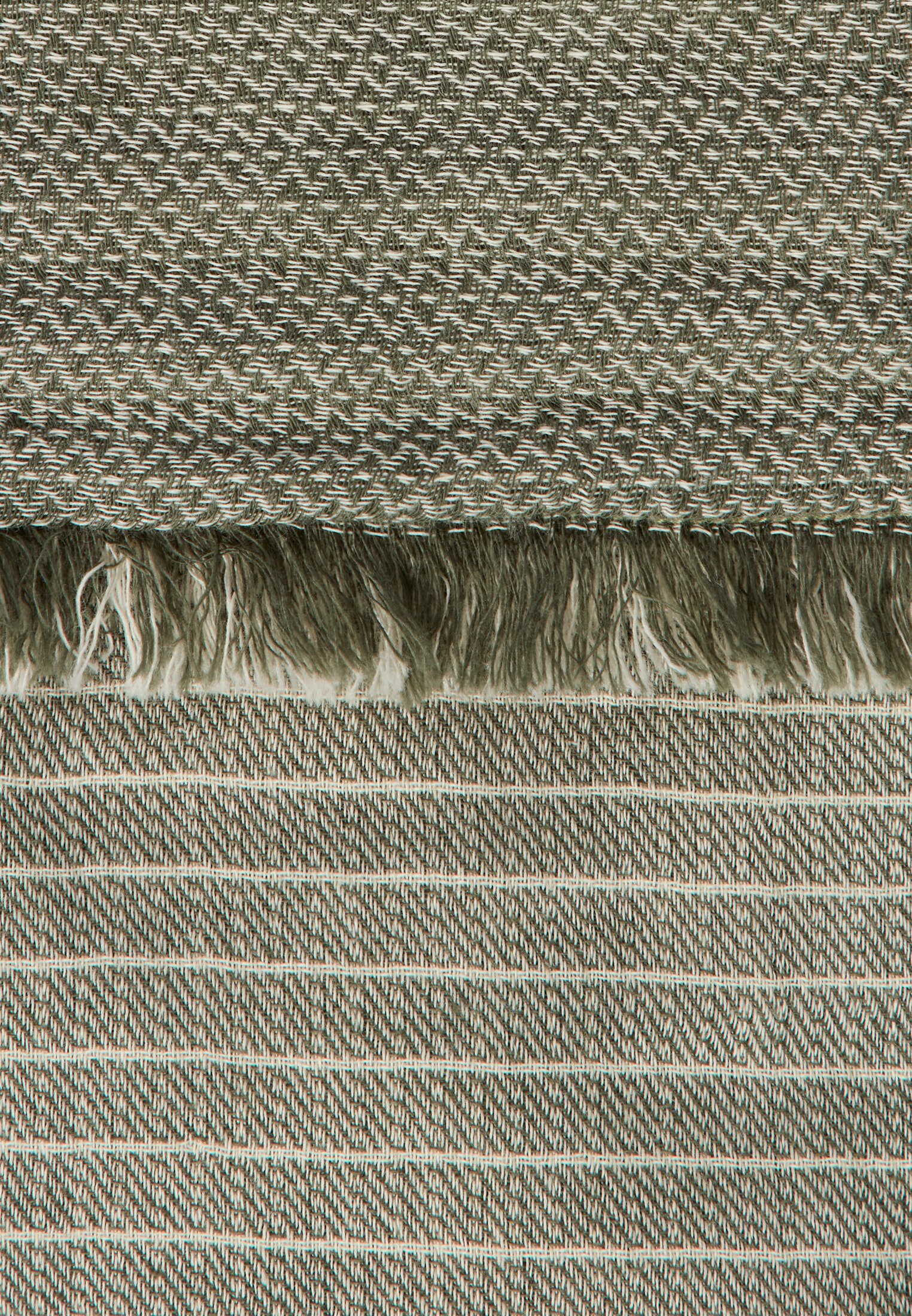 Men Scarf made of pure cotton Forest green front close