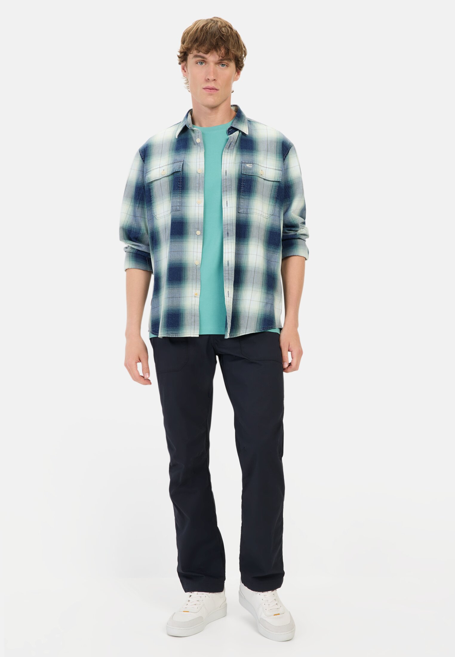 camelactive_T-Shirt_Agave_Green_409700-5T01-71_M3 Men Basic T-shirt made of pure cotton Turquoise worn front full body