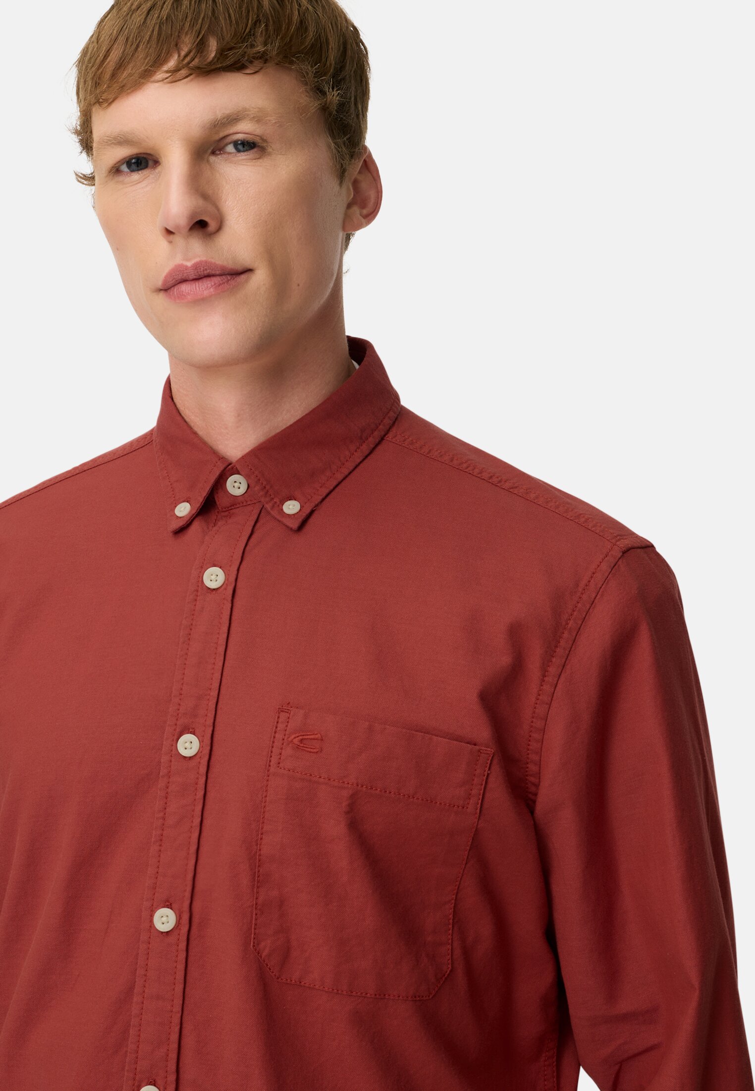 Men Long sleeve shirt with chest pocket Red worn detail close