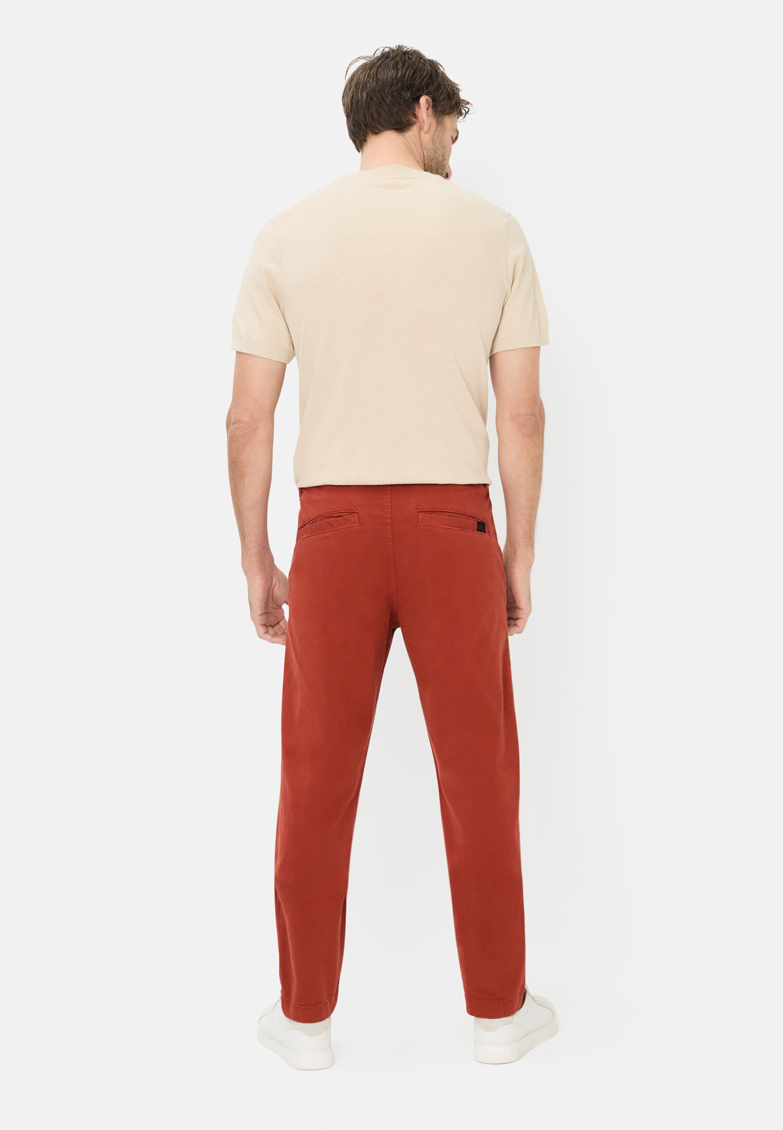 Men Chinos with elastic waistband Red worn back