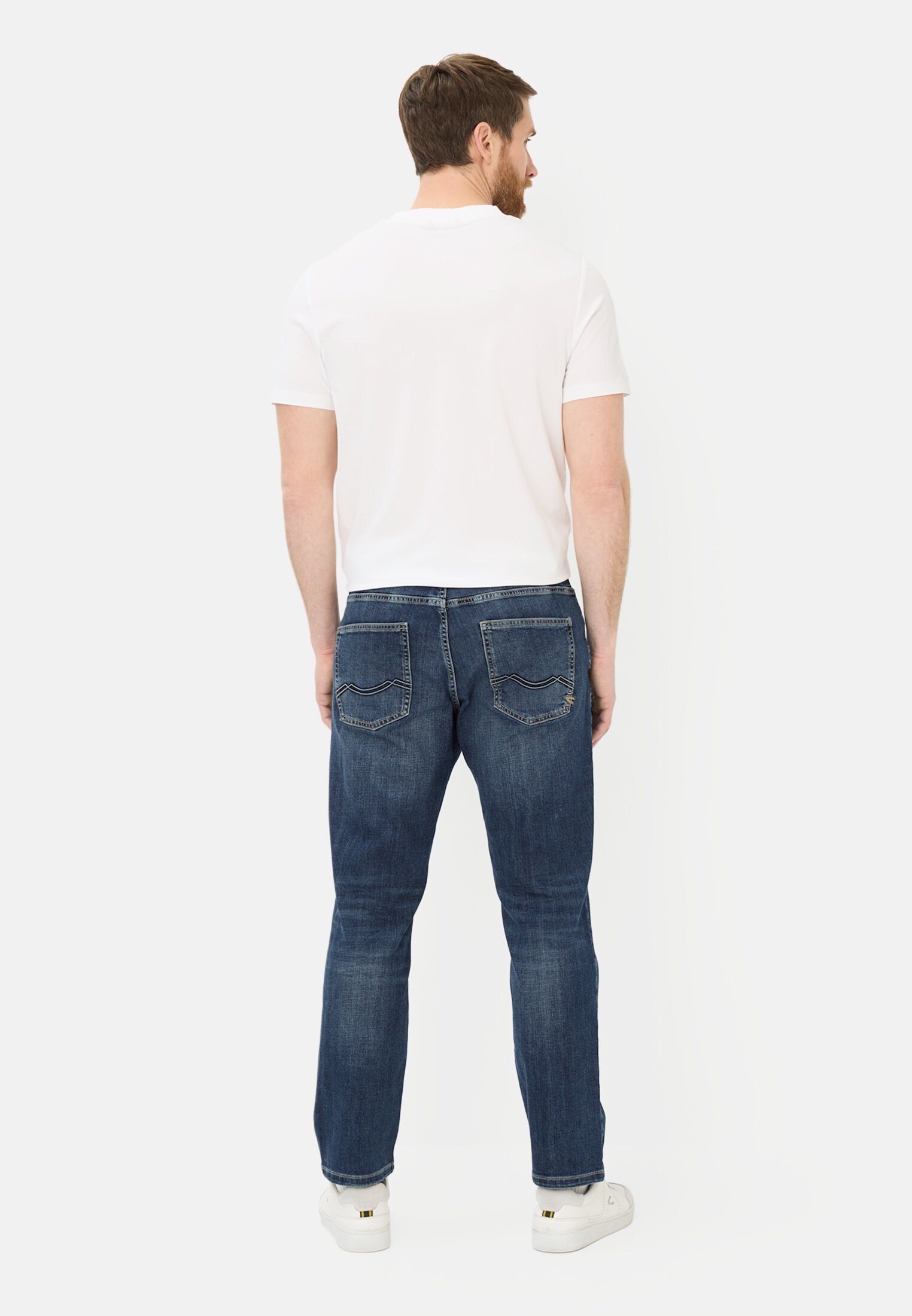 Men Relaxed Fit 5-Pocket Jeans in cotton Blue worn back