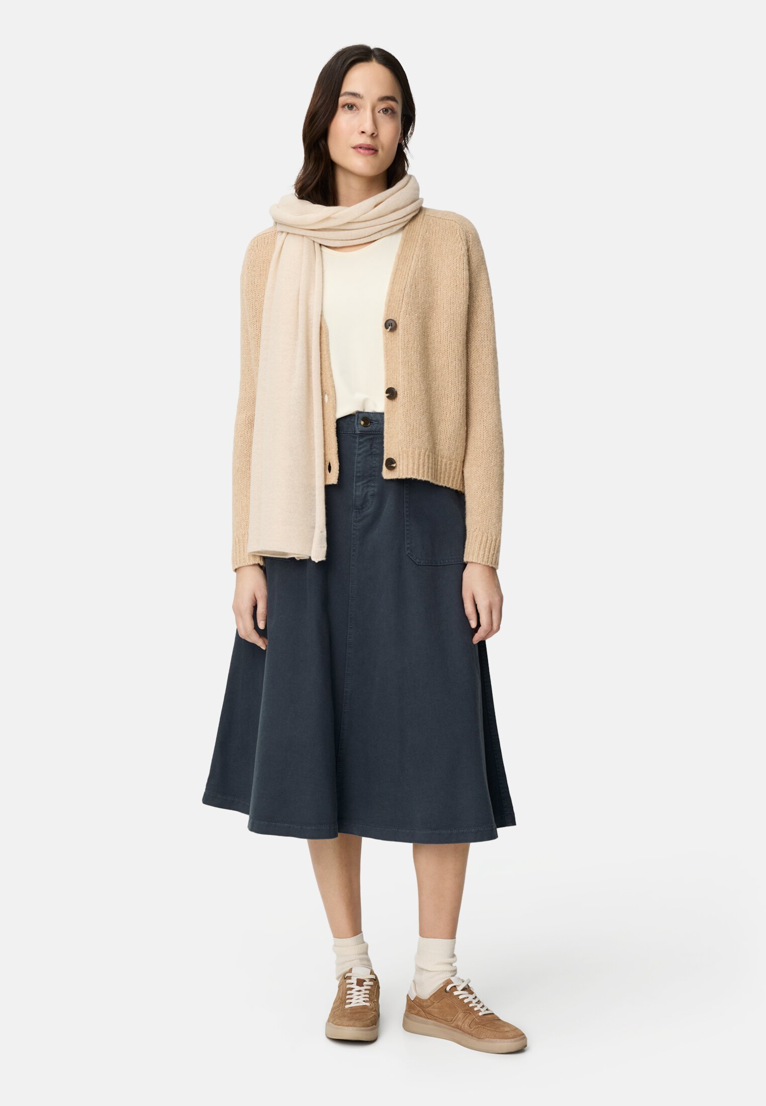 Damen Rock mit aufgesetzten Taschen Nachtblau getragen vorne Ganzkörper