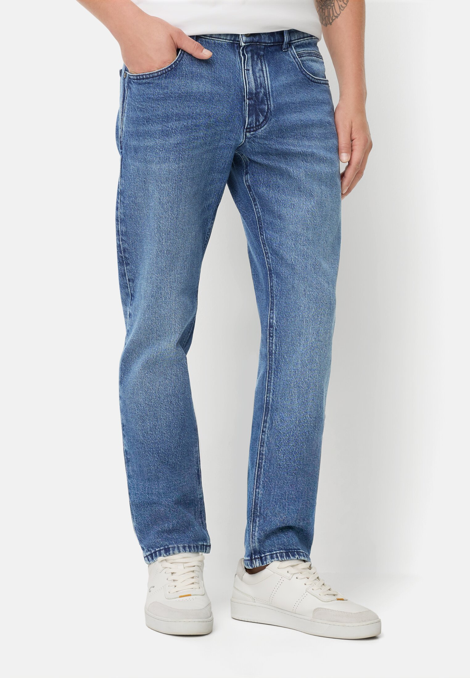 Heren Regular Fit Jeans met 2-weg stretch gedragen voor