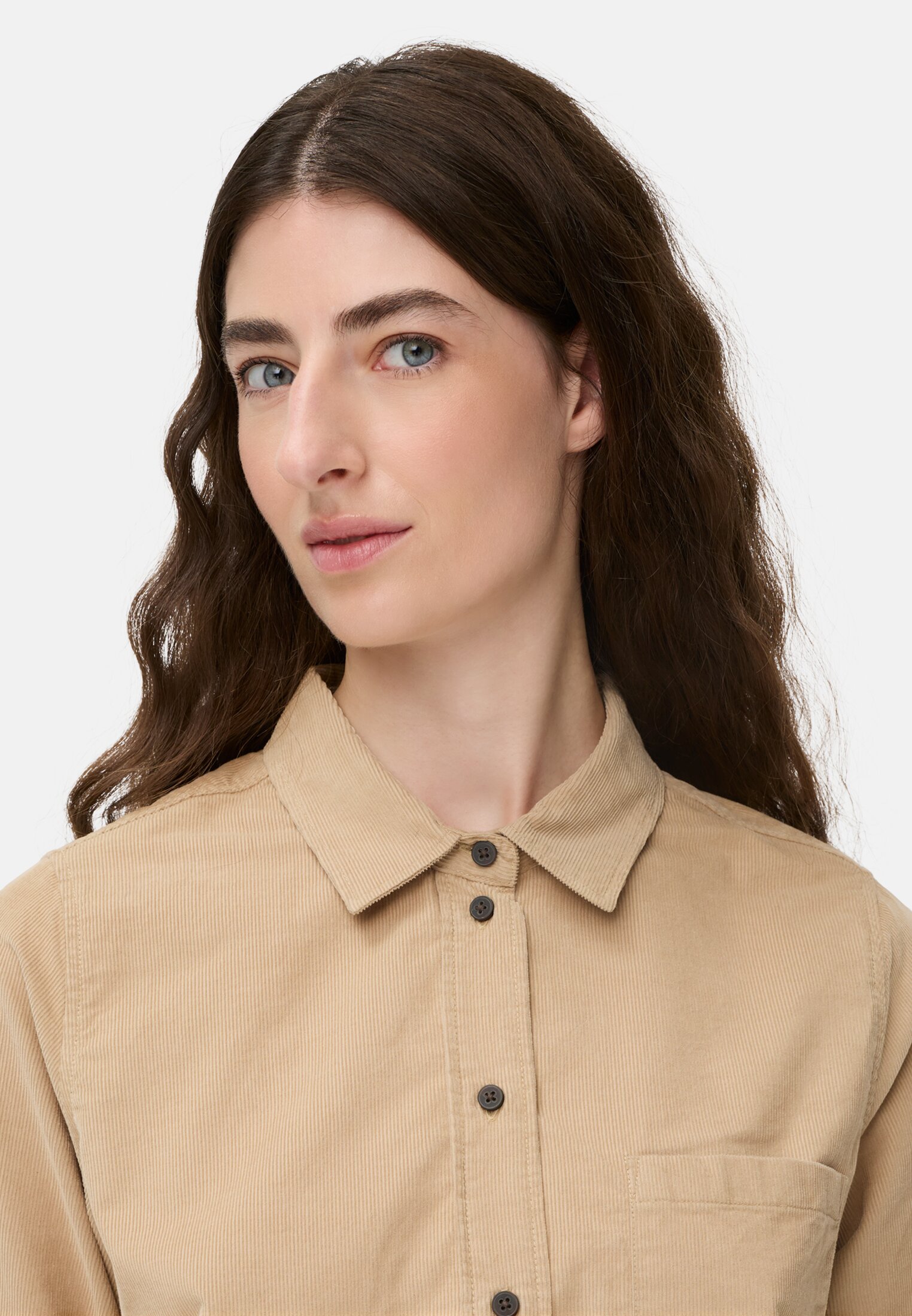 Women Long-sleeved dress with waist belt Caramel worn detail close