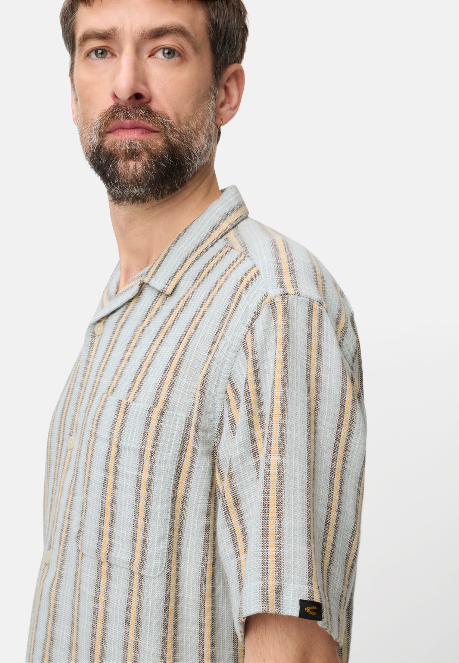 Heren Katoenen hemd met borstzak Waterblauw gedragen detail dichtbij