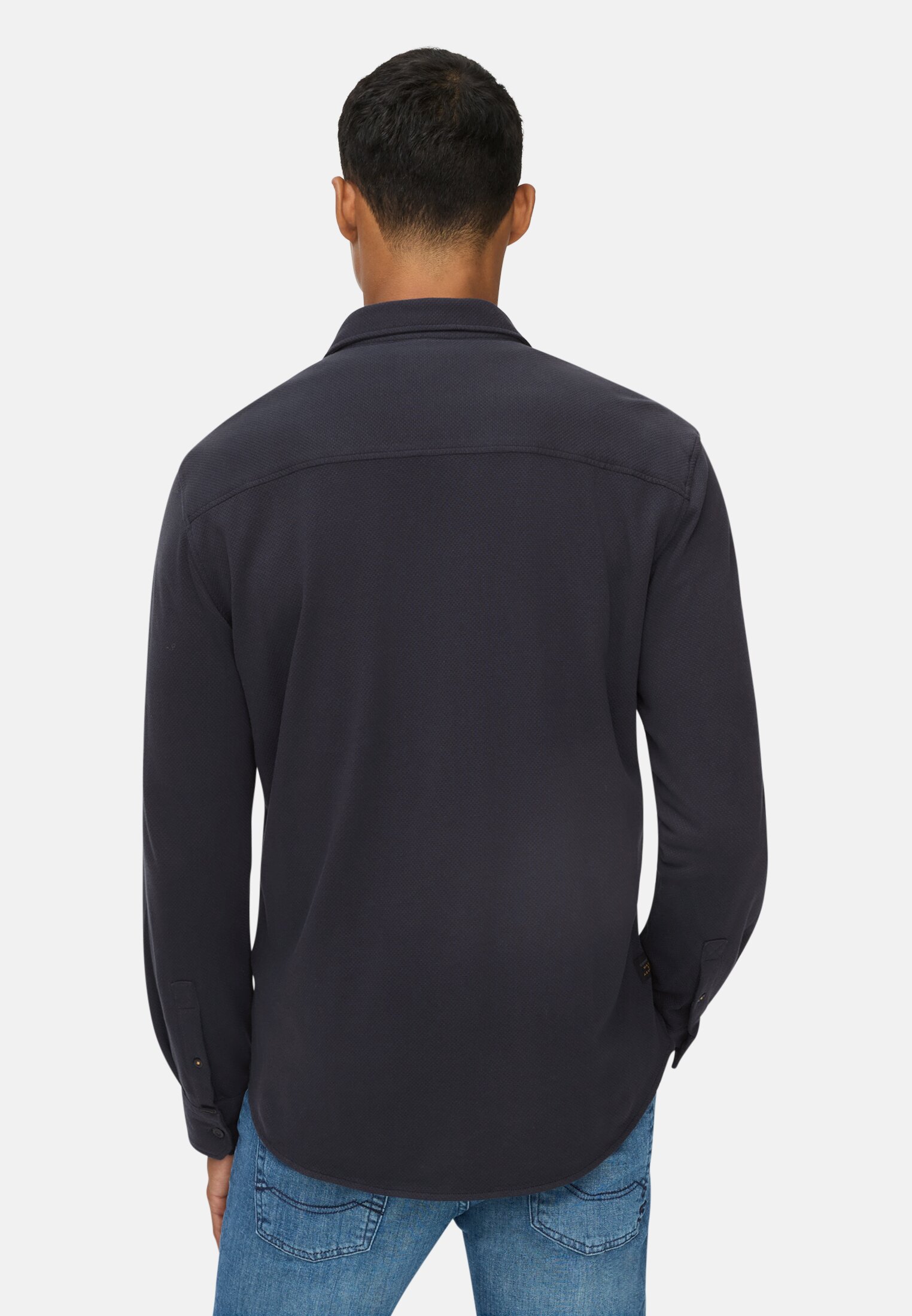 Heren Shirt met lange mouwen gemaakt van puur katoen Donkerblauw gedragen achter