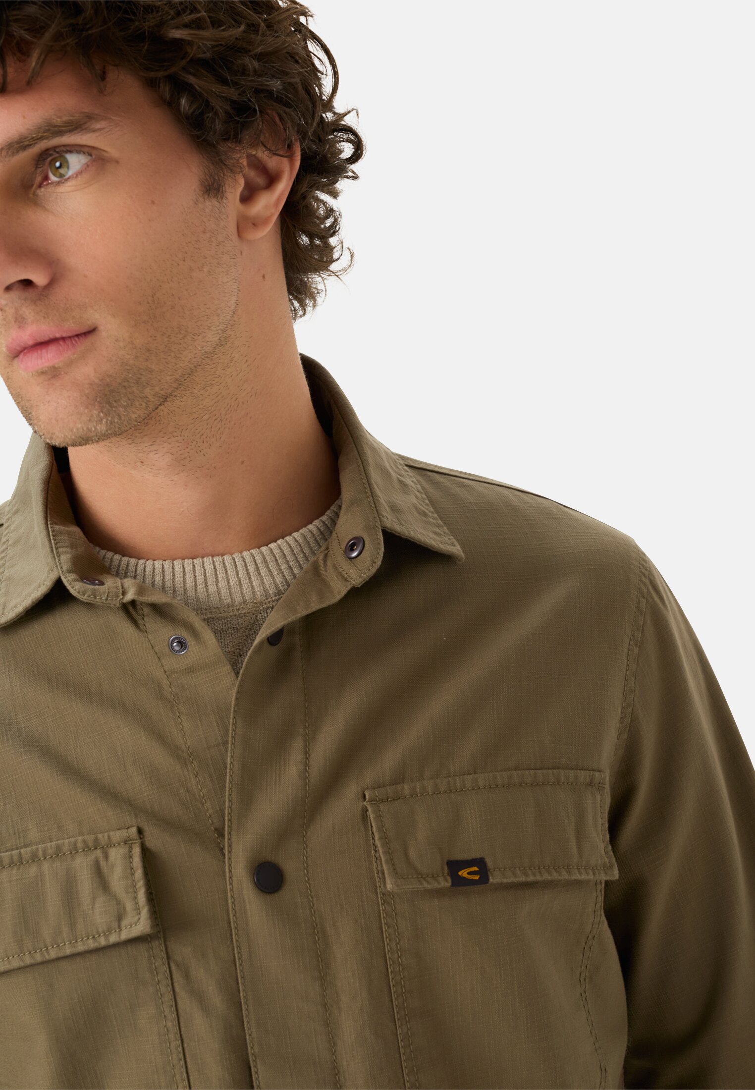 Men Overshirt with pockets Olive Green worn detail close
