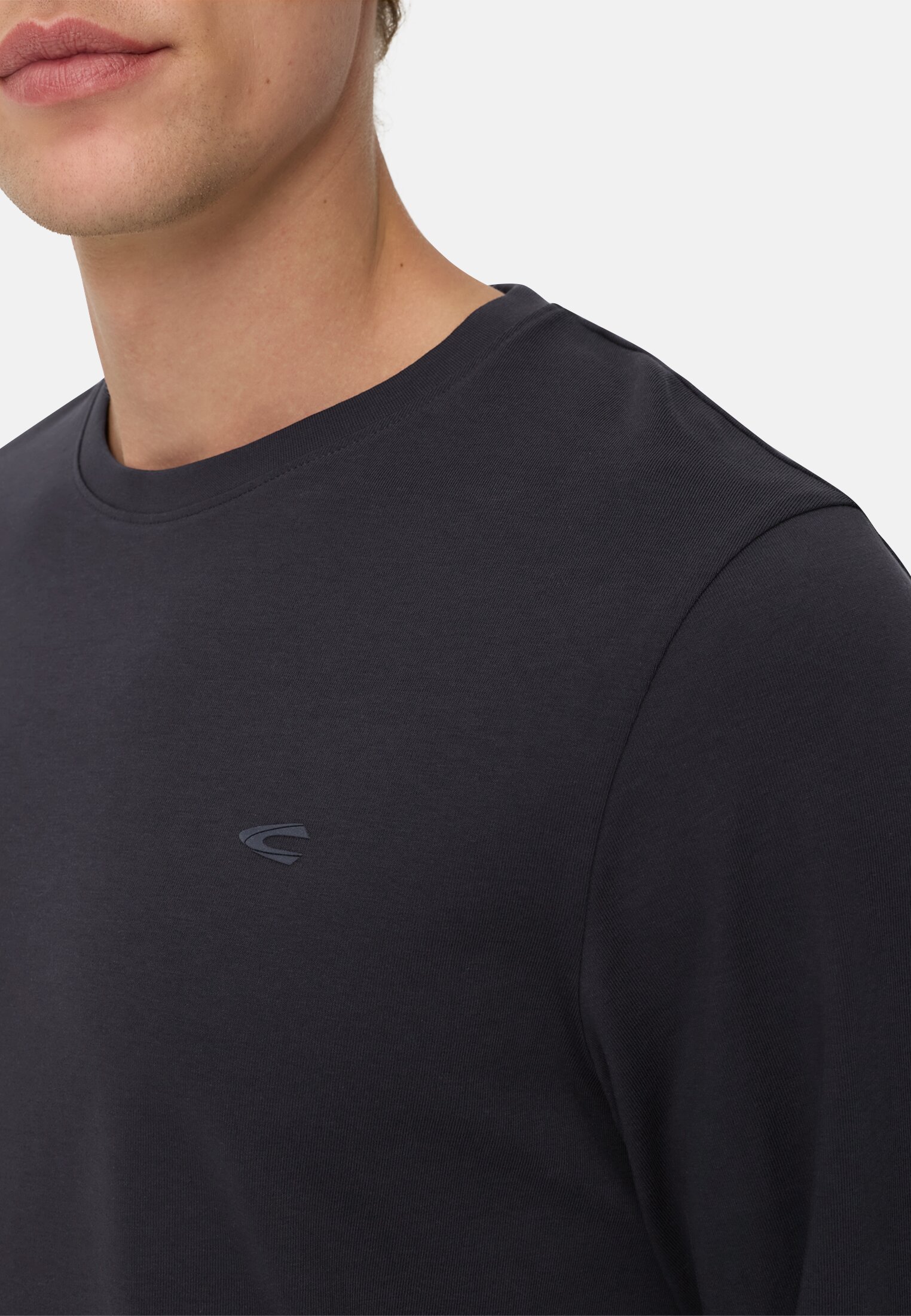 Herren fleXXXactive® Langarmshirt mit Stay Fresh Funktion Navyblau getragen detailliert nah