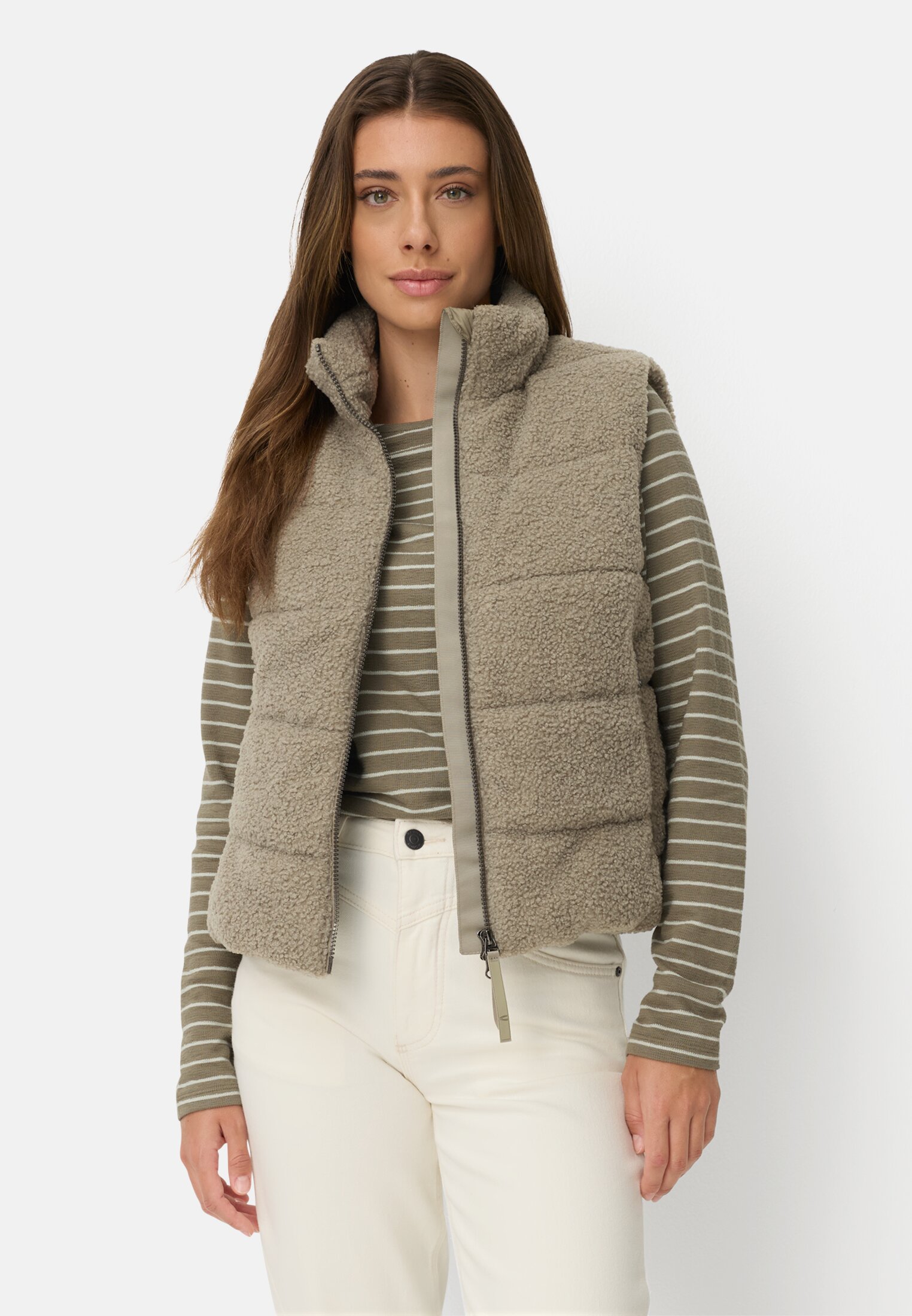 Vrouwen Teddybodywarmer met ritszakken Bruin gedragen voor