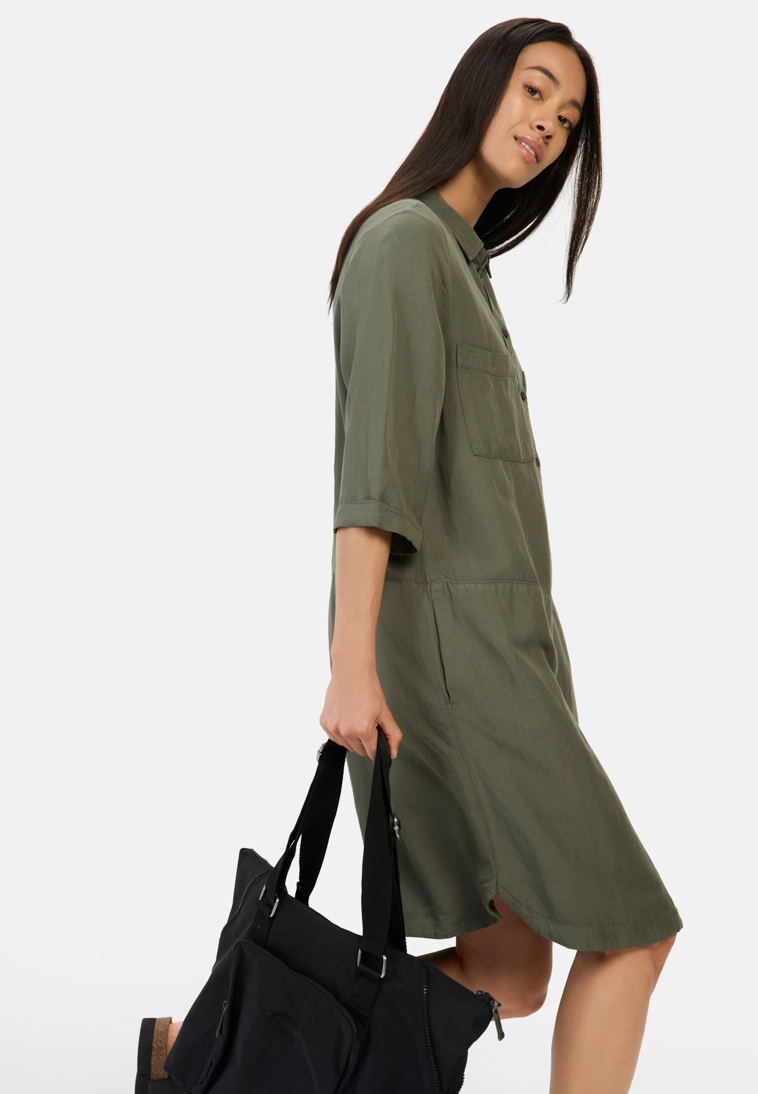 Damen Schlupfkleid mit Hemdkragen Grün getragen emotional