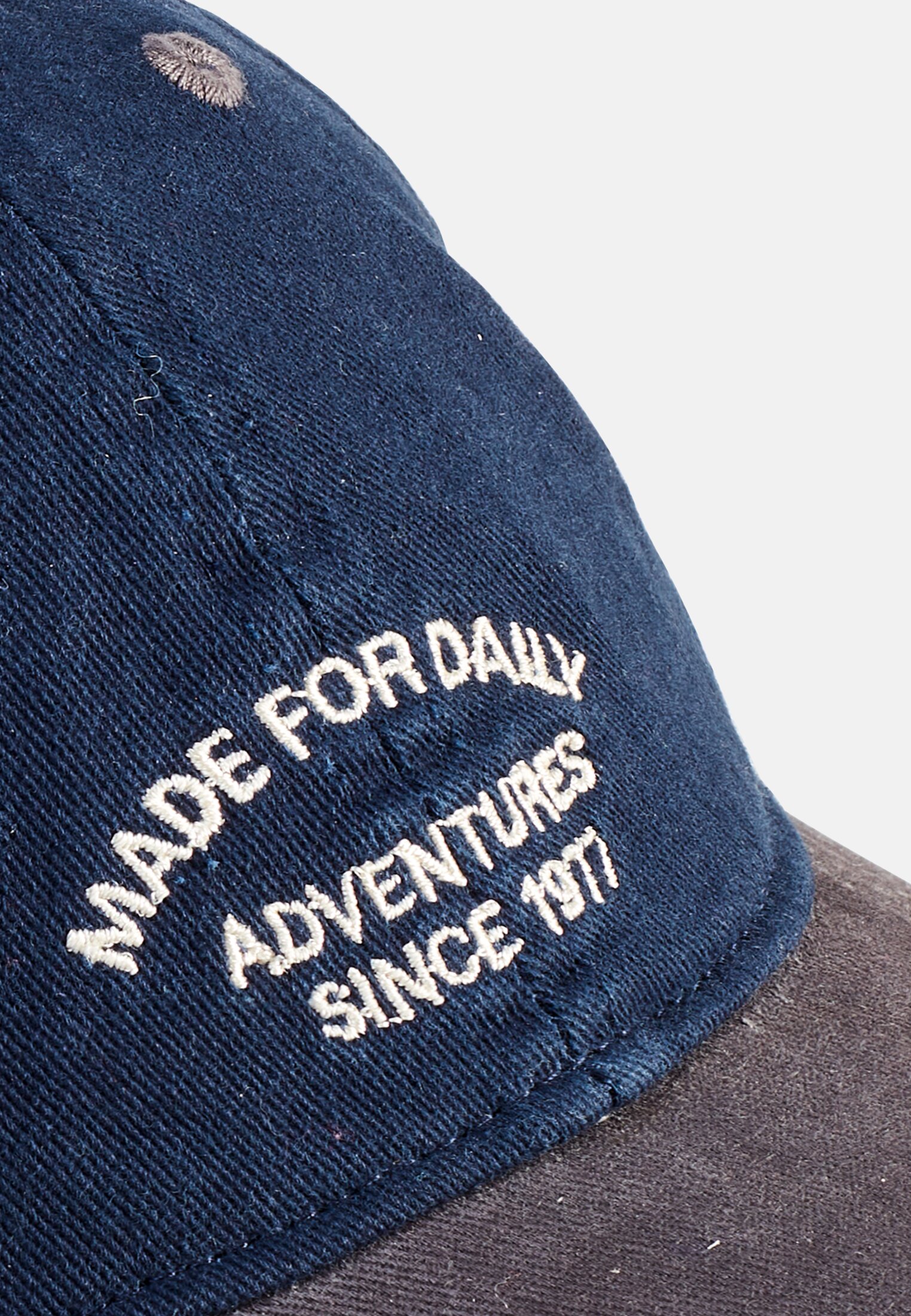 Men Cap made from cotton twill Blue front close