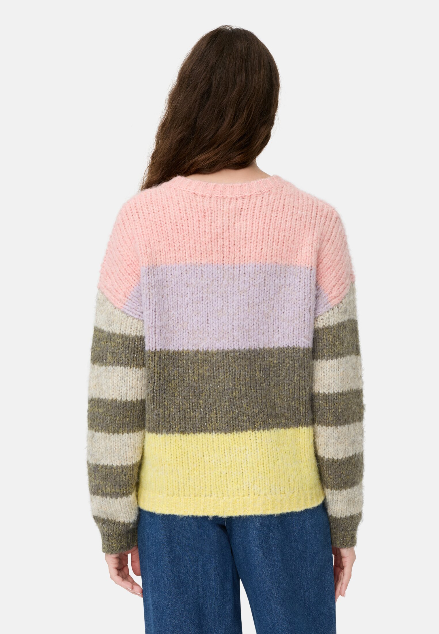Damen Weicher Pullover im Boxy Fit Beere getragen hinten
