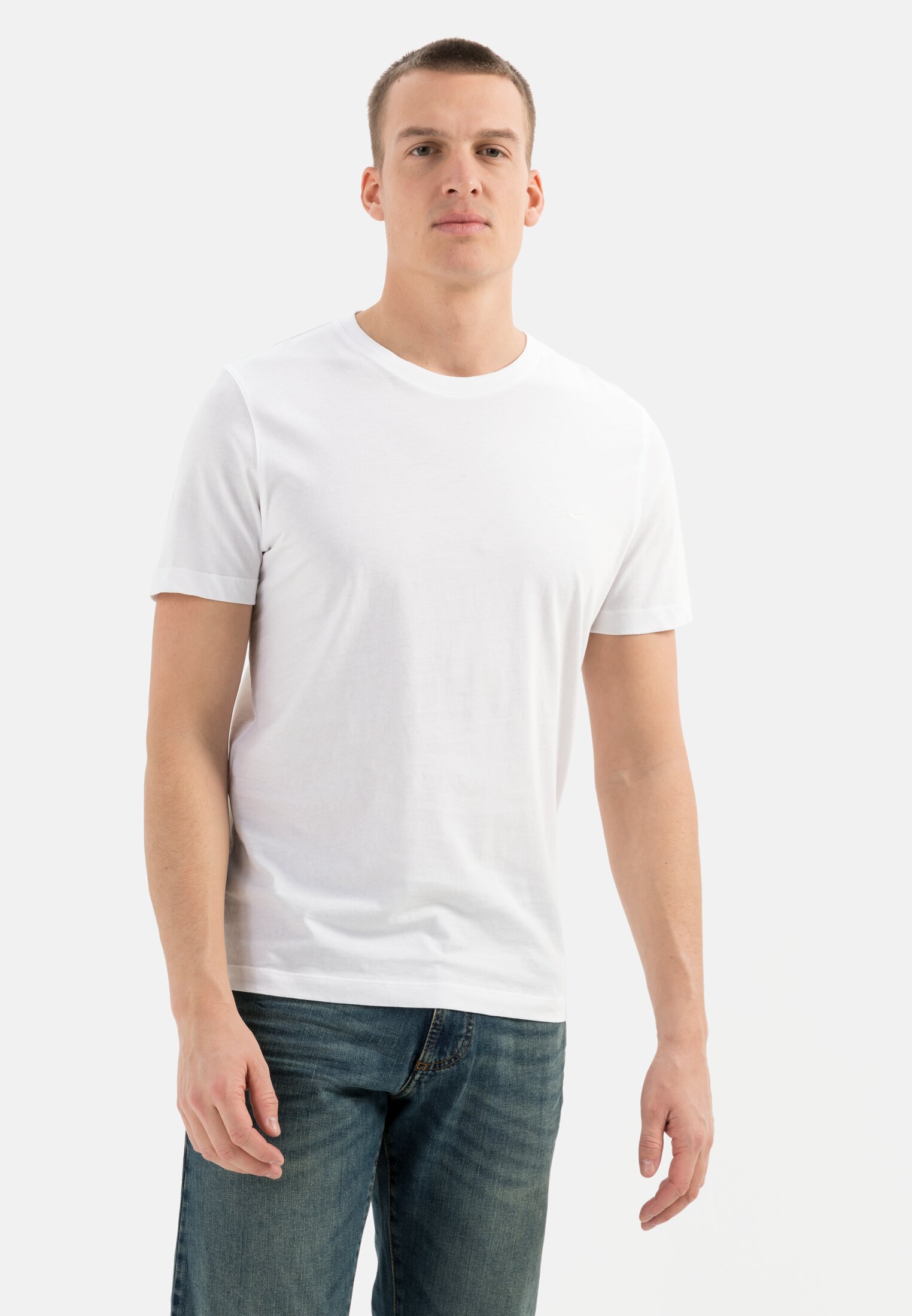 Men Basic T-shirt with round neck in organic cotton White worn front
