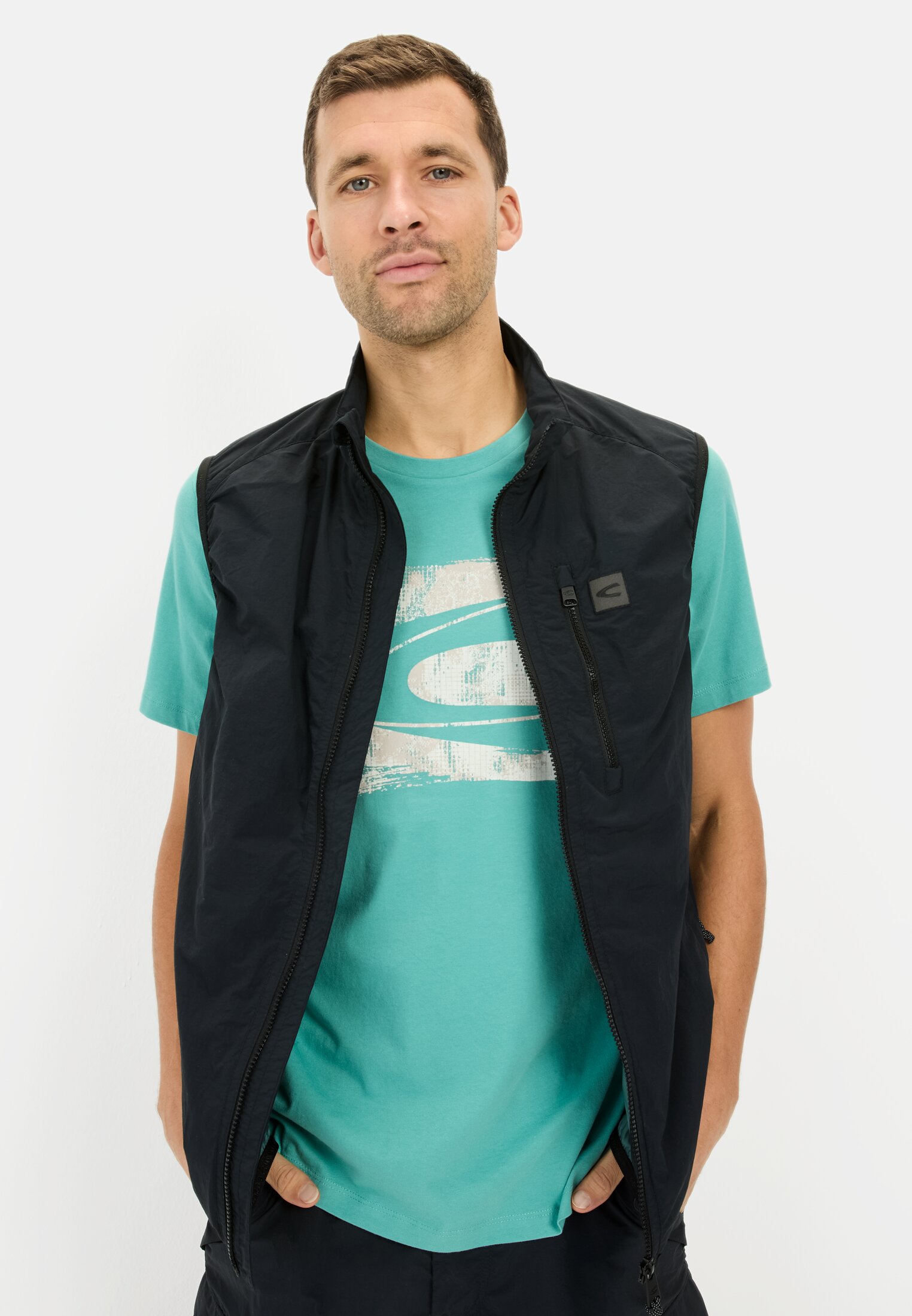 Men T-shirt made from organic cotton Agave Green worn emotional