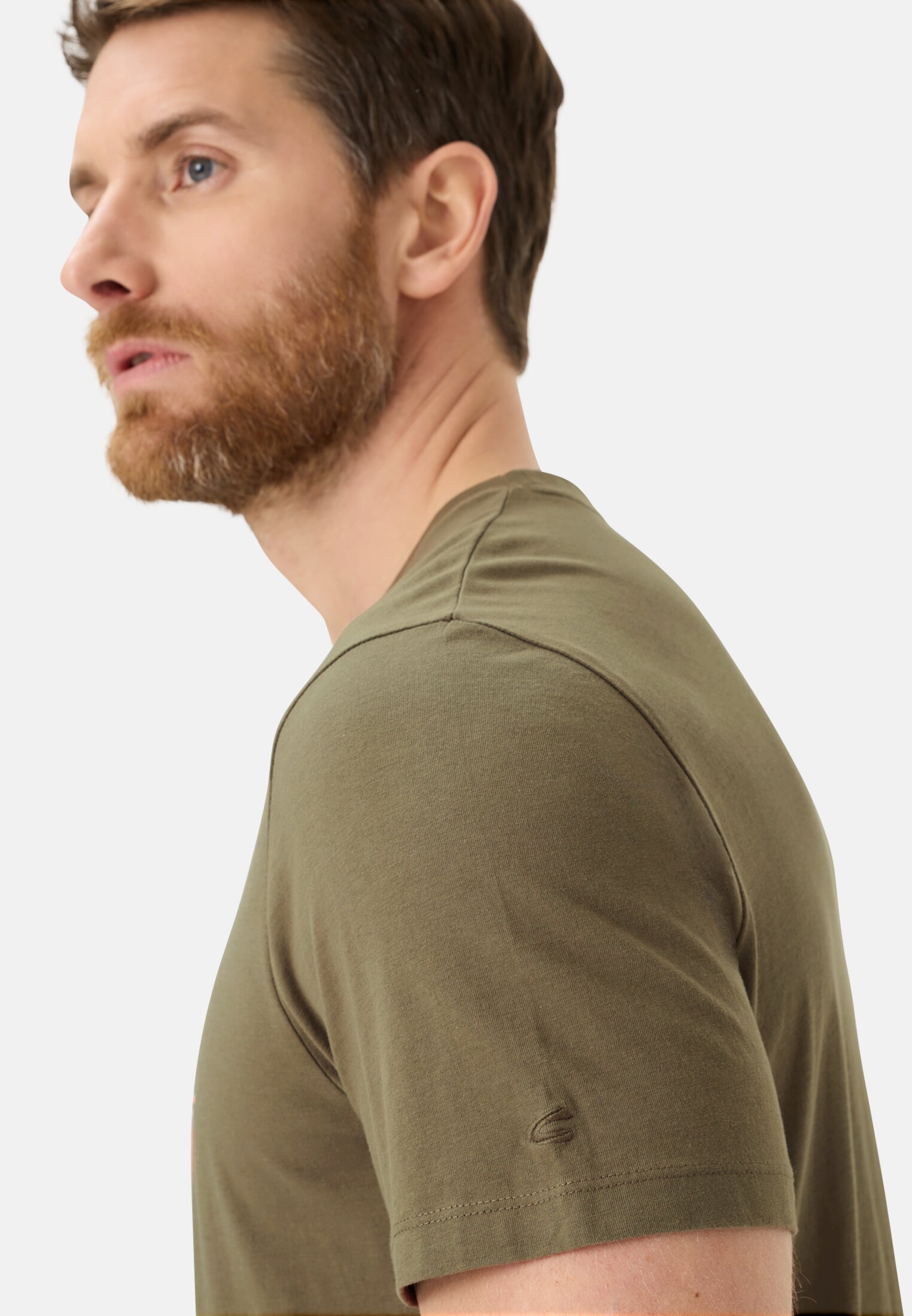 Heren T-shirt met print Olijfgroen gedragen detail dichtbij