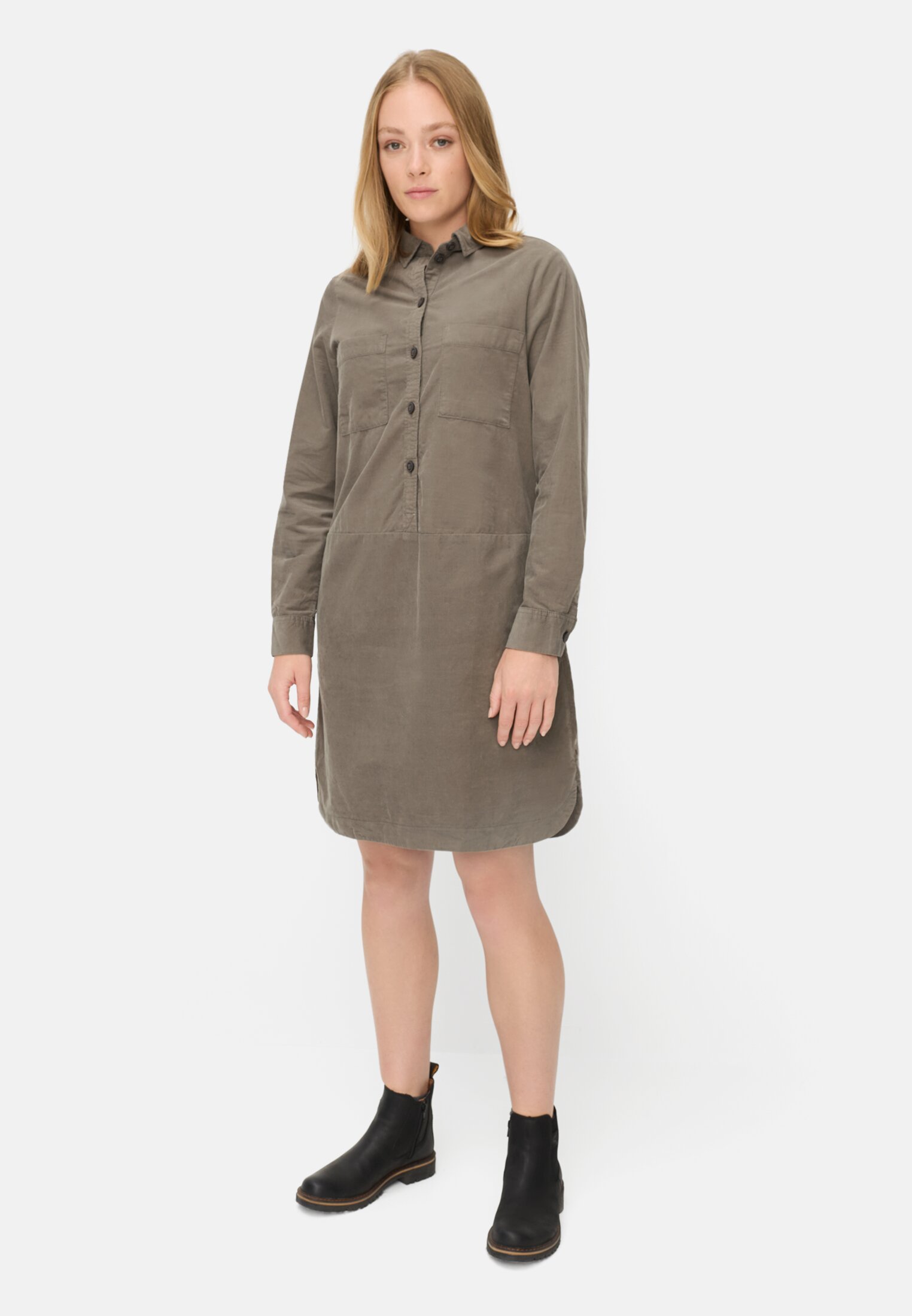 Damen Kleid aus reiner Baumwolle Graugrün getragen vorne Ganzkörper