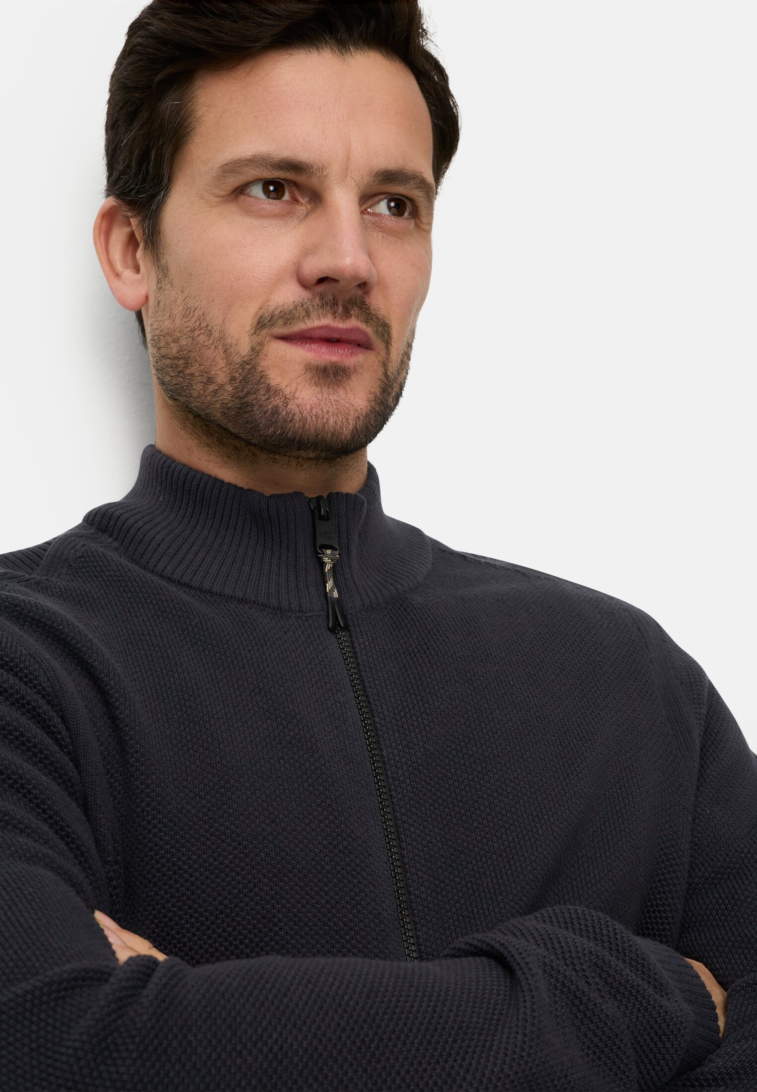 Heren Gebreid vest met opstaande kraag Marineblauw gedragen emotional 