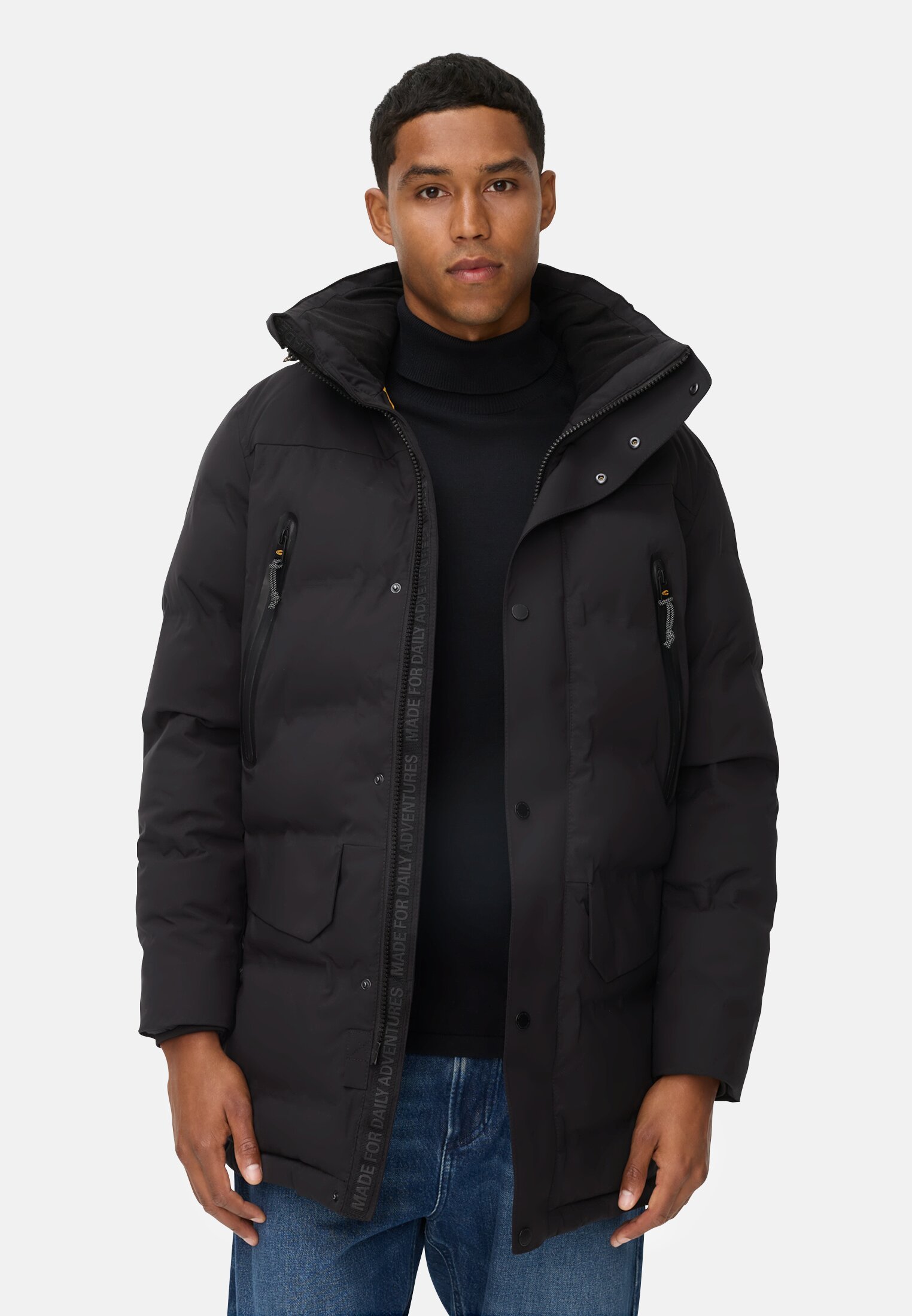 Herren teXXXactive® Jacke mit abnehmbarer Kapuze Schwarz getragen vorn