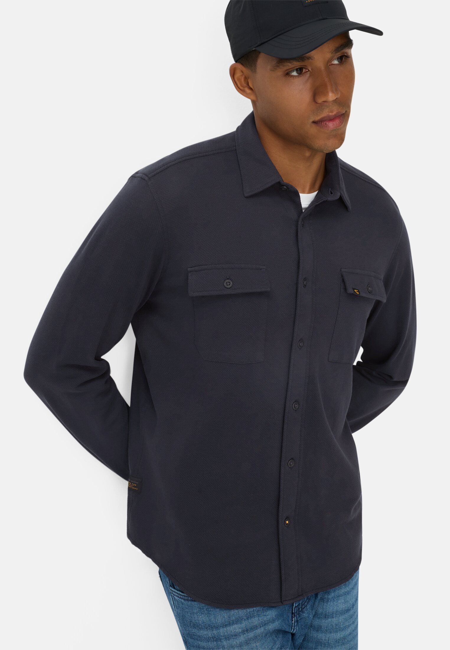 Heren Shirt met lange mouwen gemaakt van puur katoen Donkerblauw gedragen emotional 
