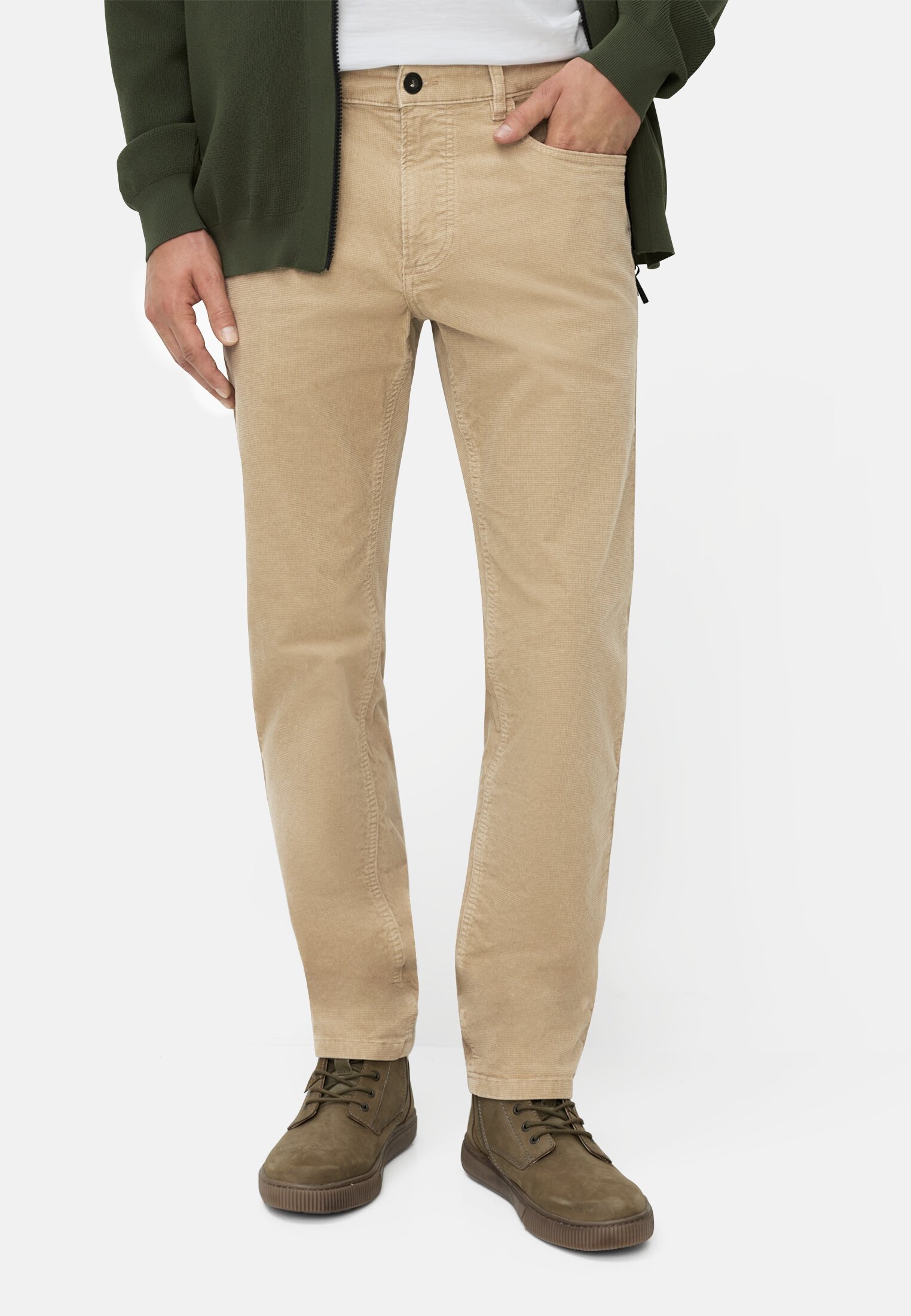 Herren 5-Pkt Regular Fit Hose aus Baumwollmix Beige getragen vorn